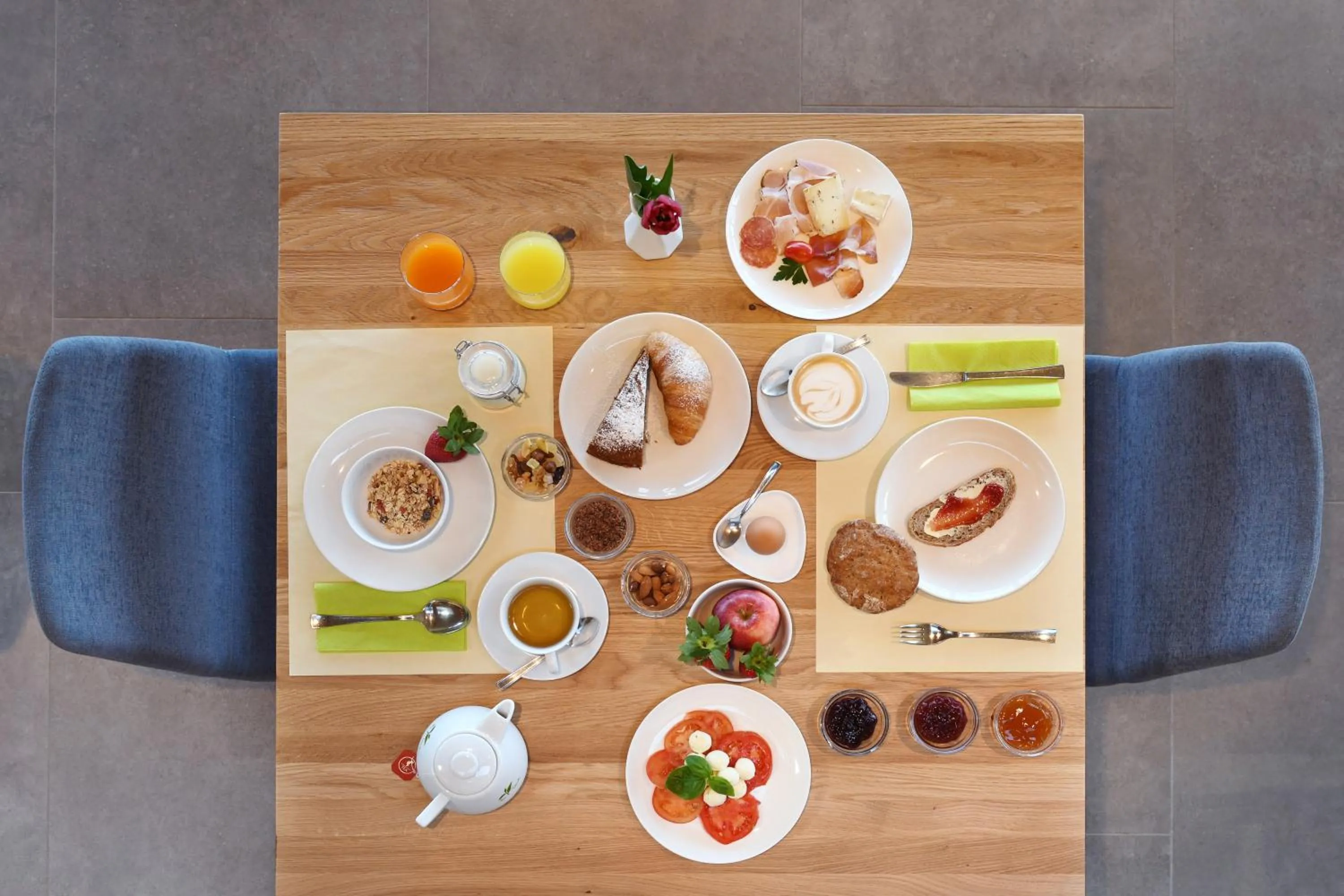 Breakfast in Bad St Isidor