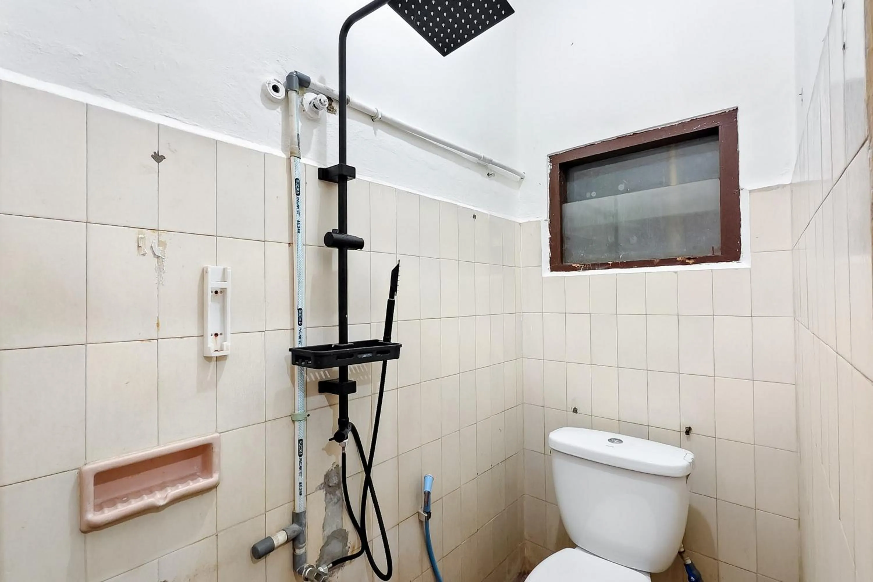 Bathroom in Danysa Guest House Jakarta RedPartner