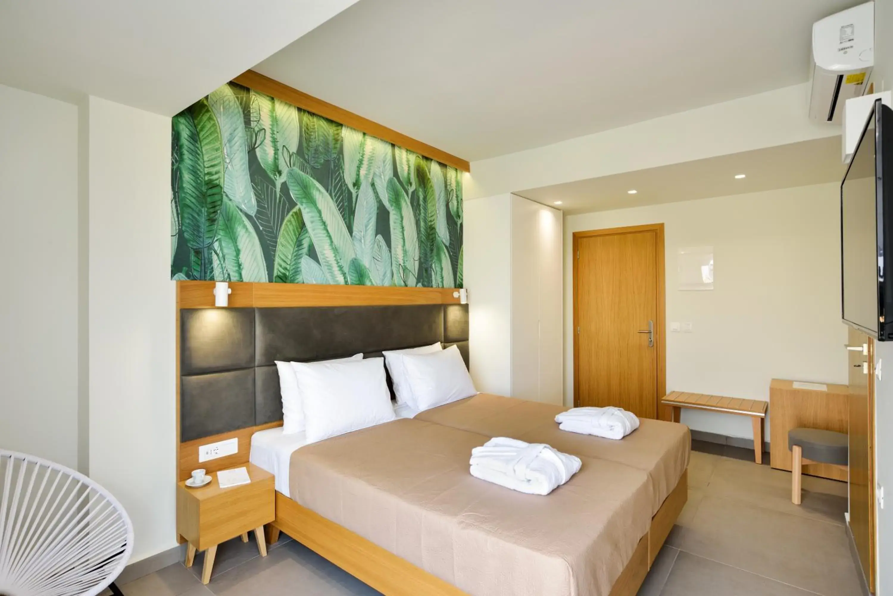 Photo of the whole room, Bed in Elia Kalamaki Hotel Photo of the whole room, Bed in Elia Kalamaki Hotel