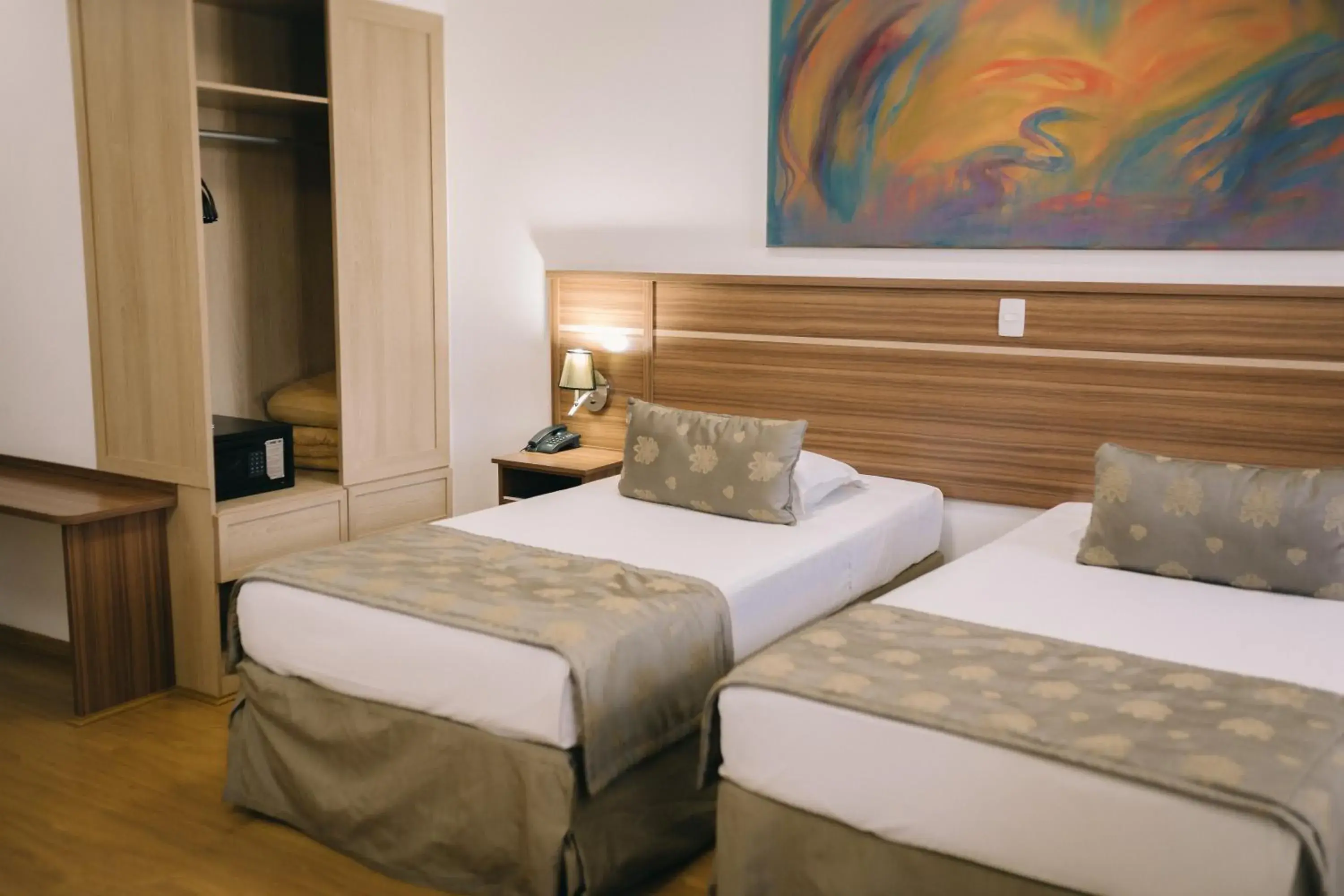 Deluxe Twin Room in Faro Hotel São José dos Campos Deluxe Twin Room in Faro Hotel São José dos Campos