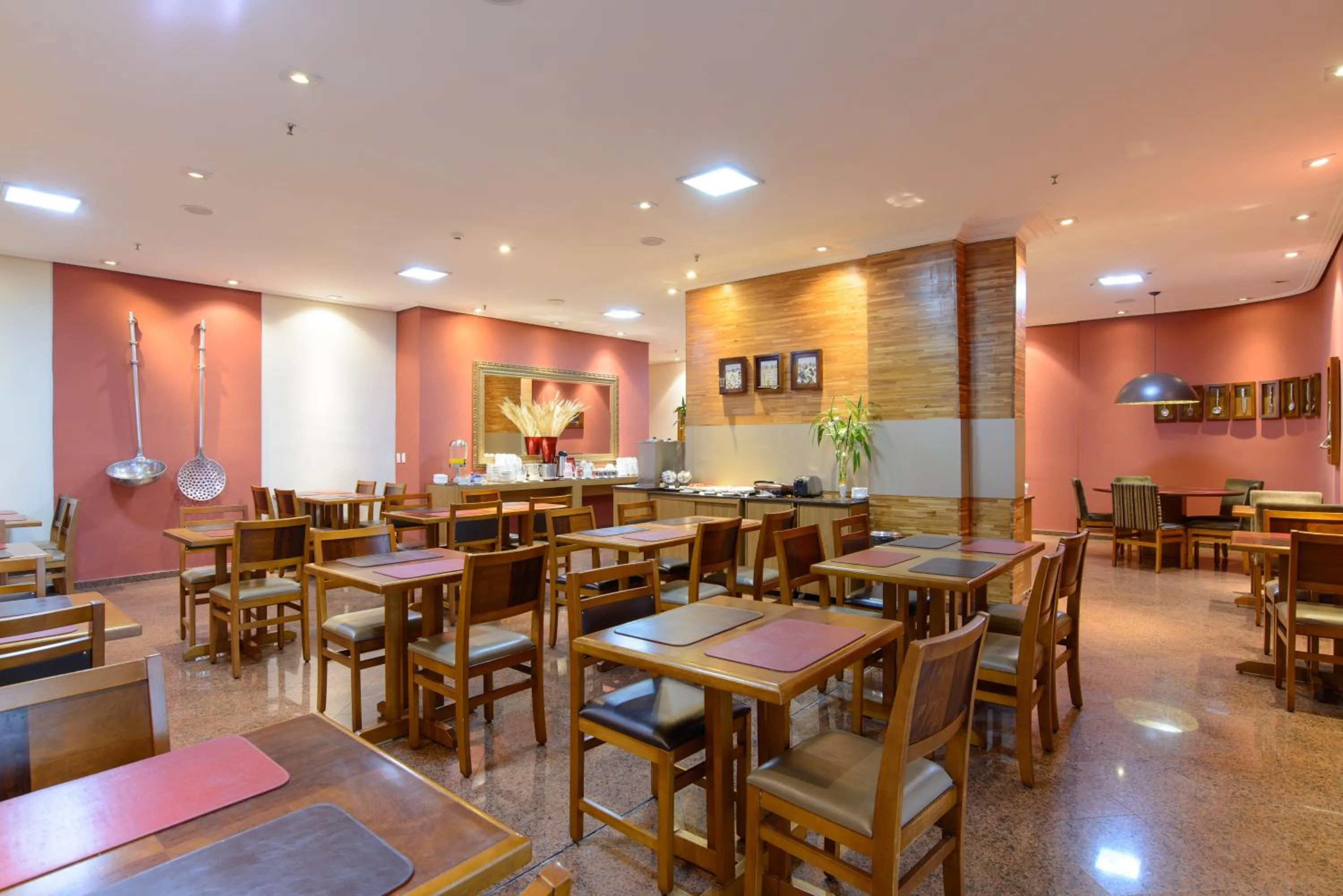 Restaurant/places to eat in Faro Hotel São José dos Campos