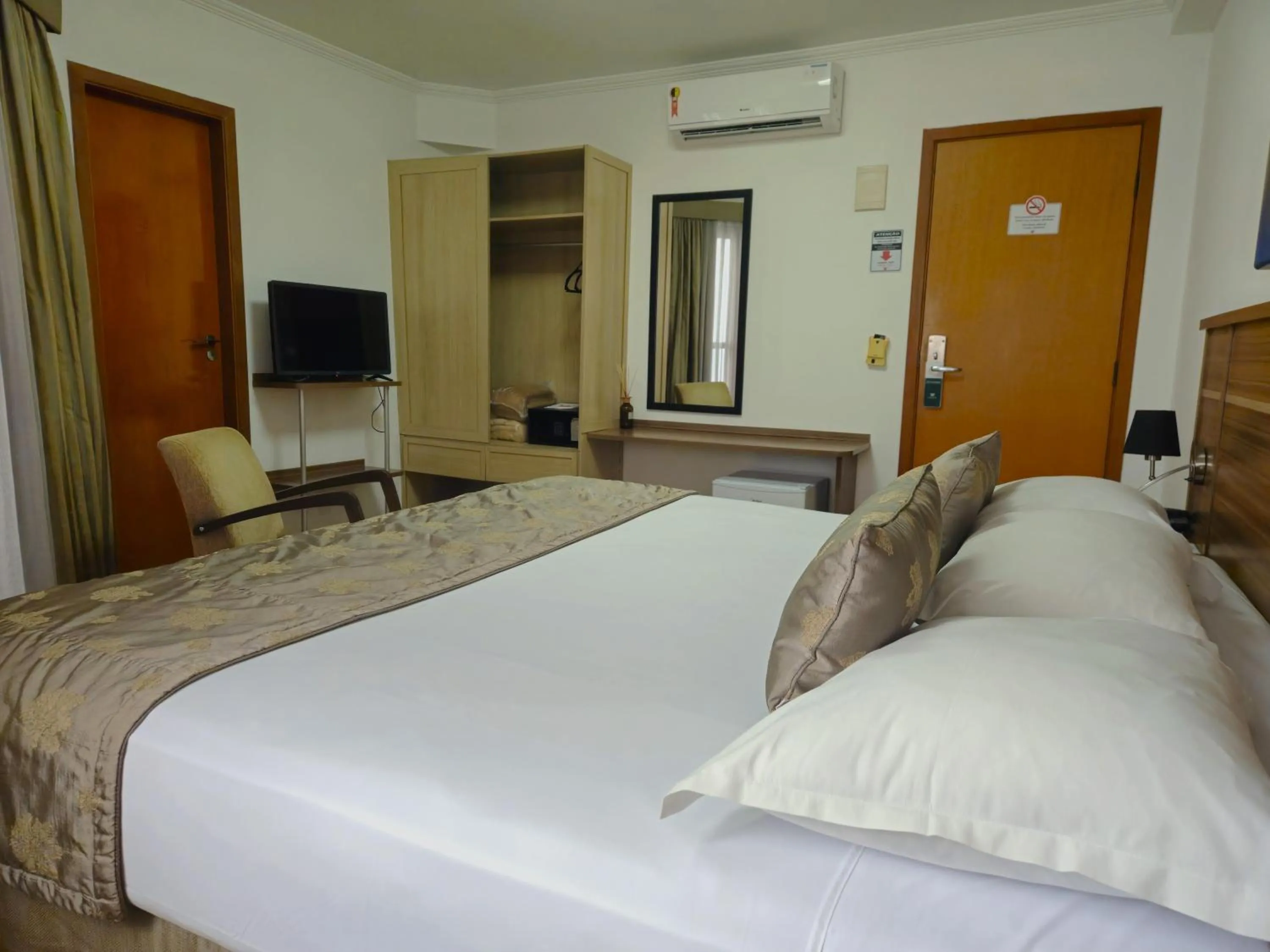 Bed in Faro Hotel São José dos Campos