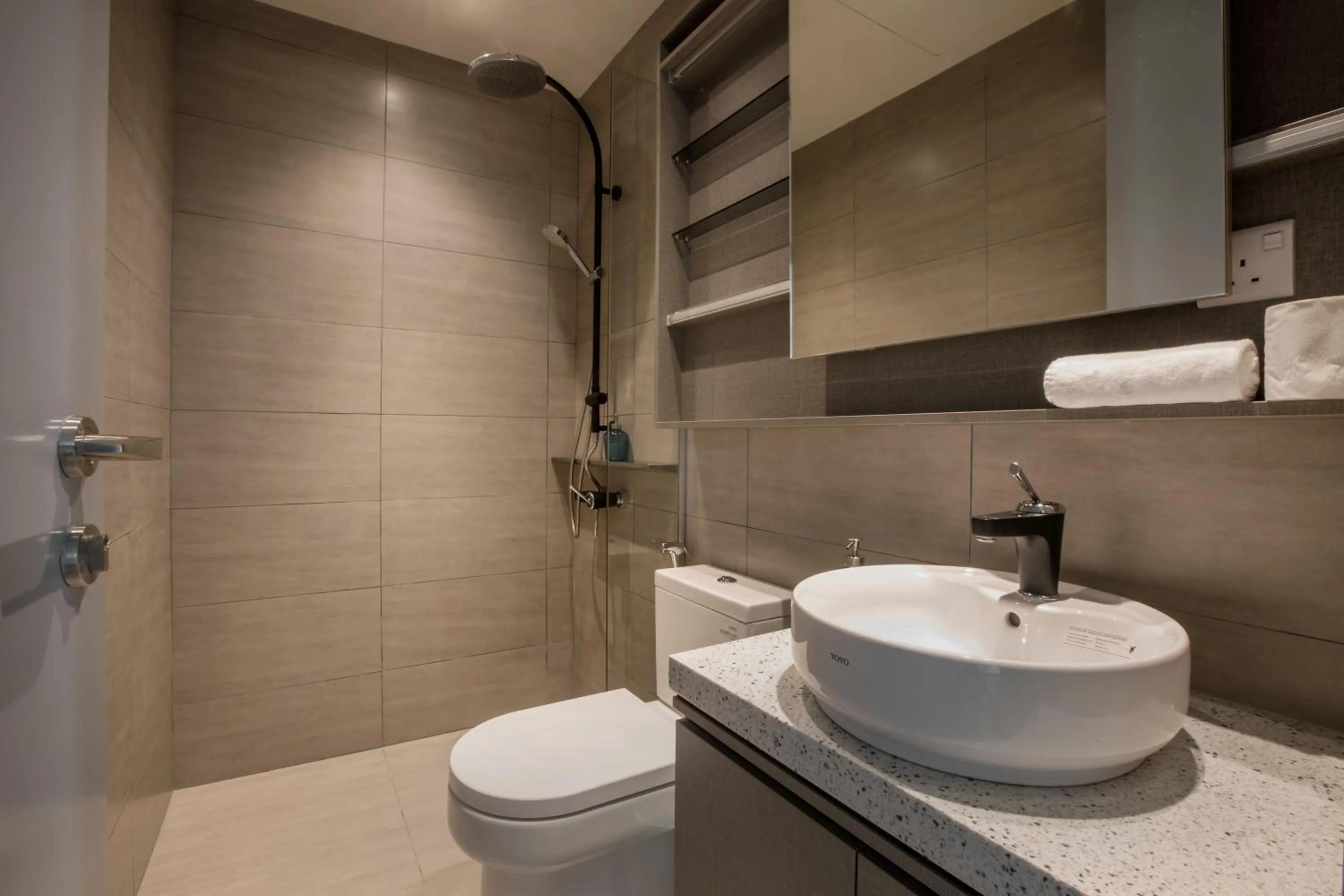 Shower in Expressionz 48th floor Sky Pool