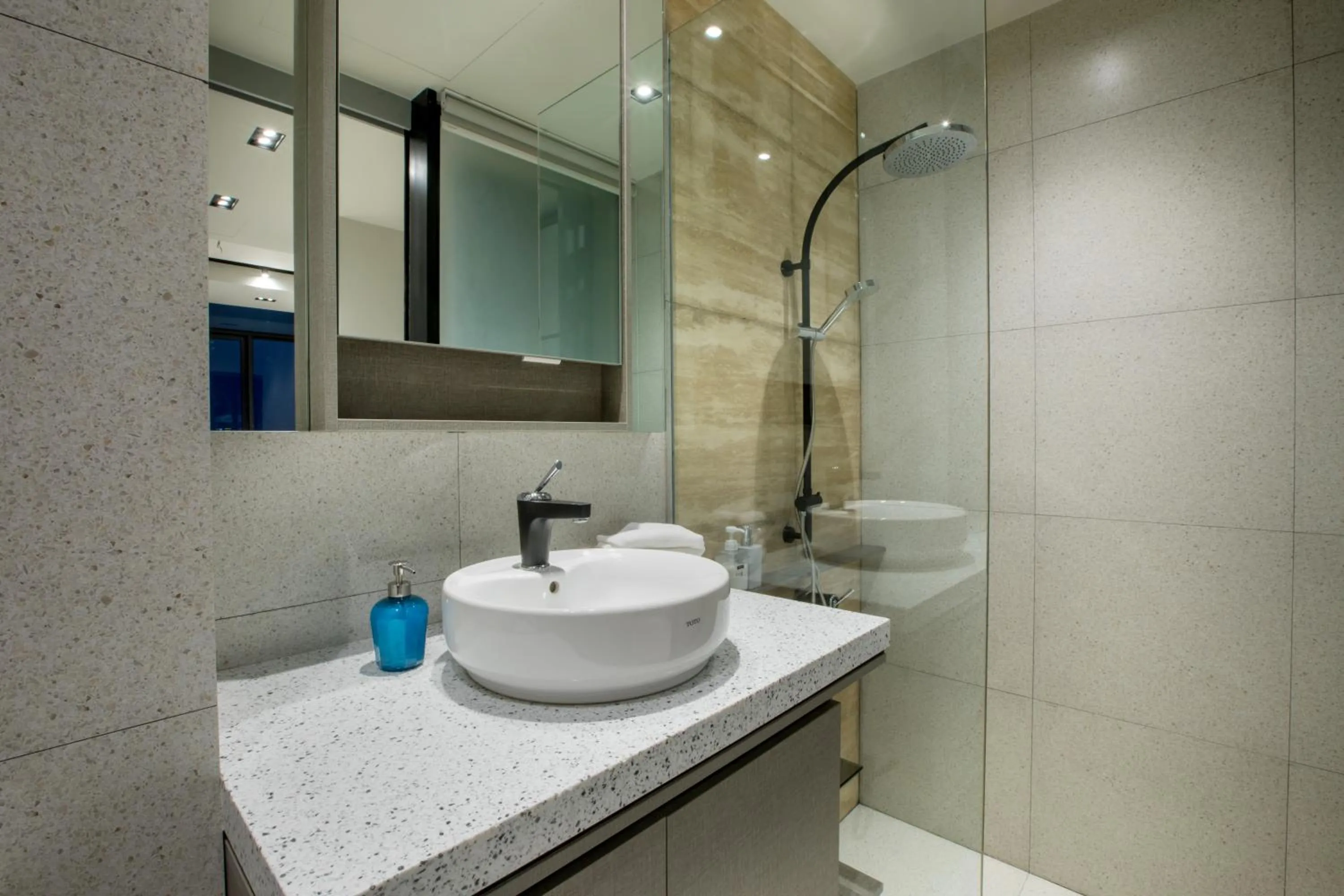 Shower in Expressionz 48th floor Sky Pool