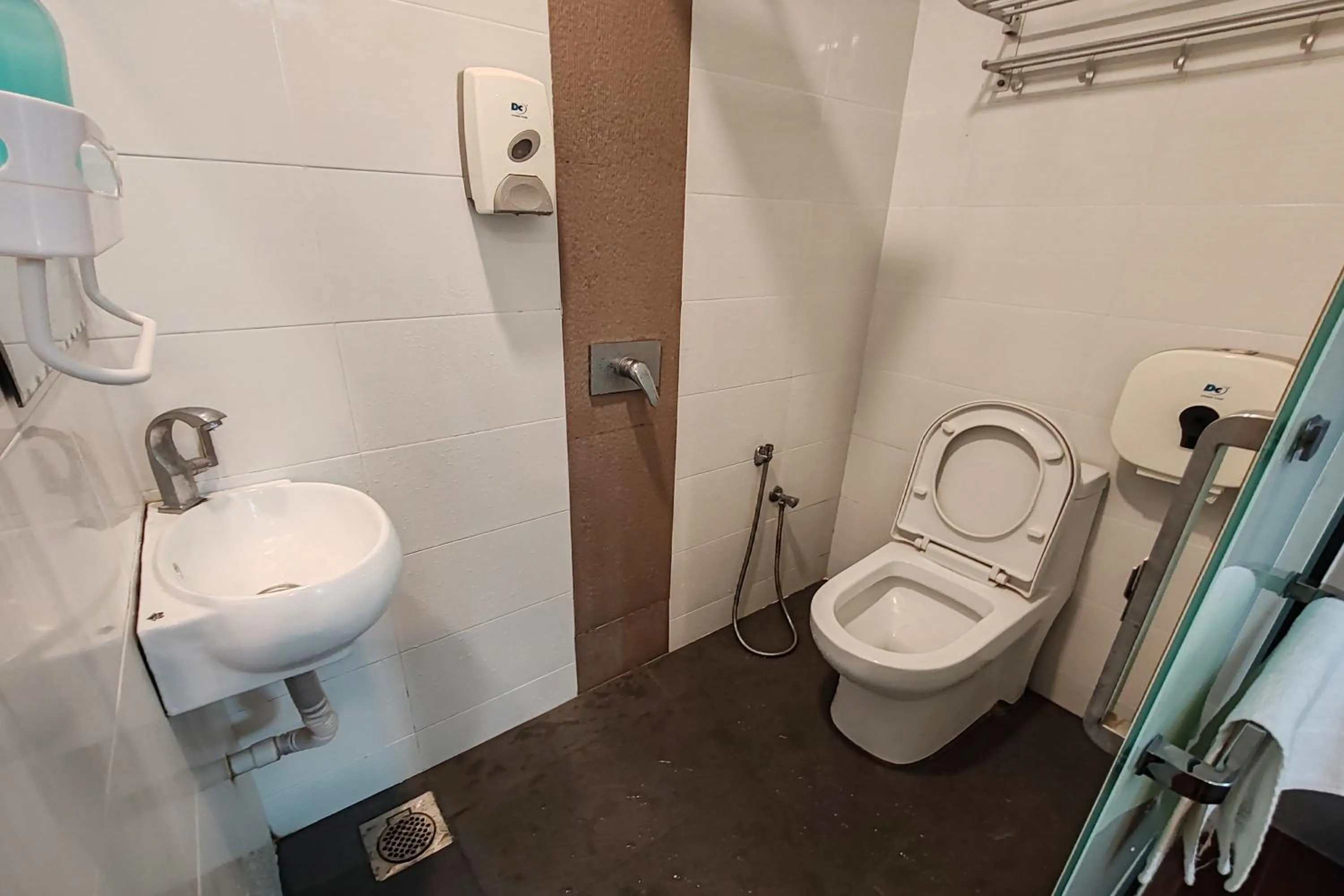 Bathroom in Hotel 18 Ipoh Aeon Mall