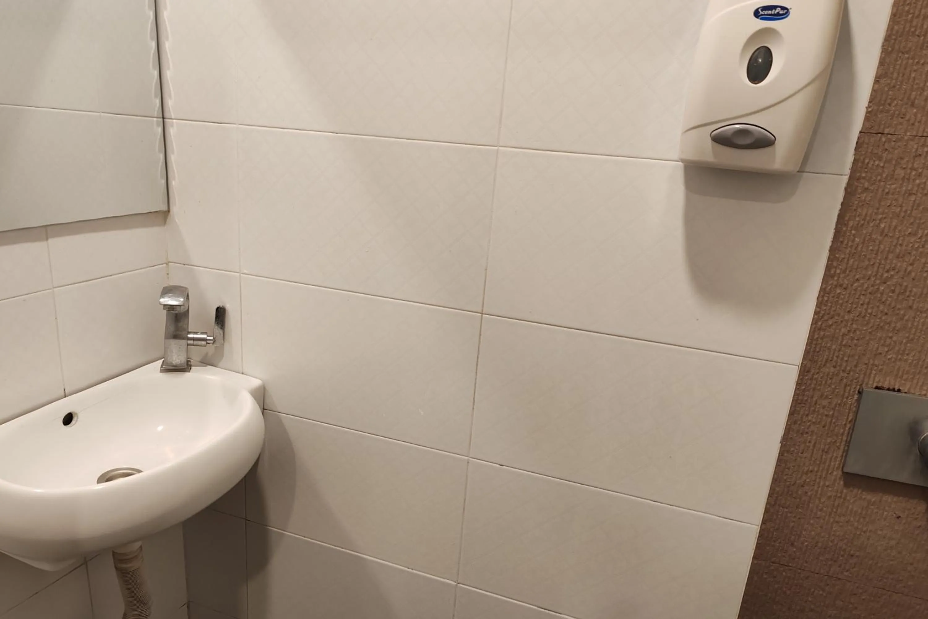 Bathroom in Hotel 18 Ipoh Aeon Mall