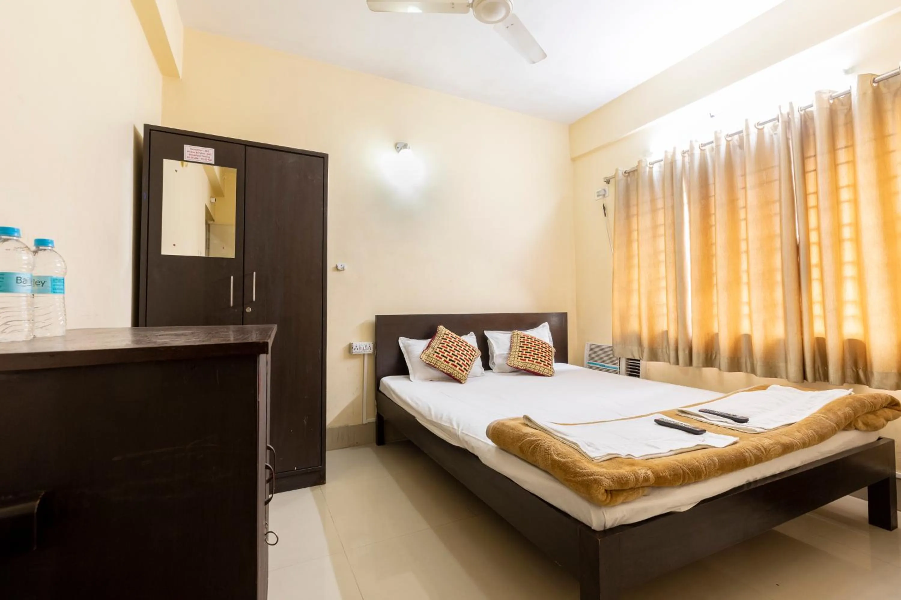 Bedroom, Bed in The Salvation Army RED SHIELD GUEST HOUSE