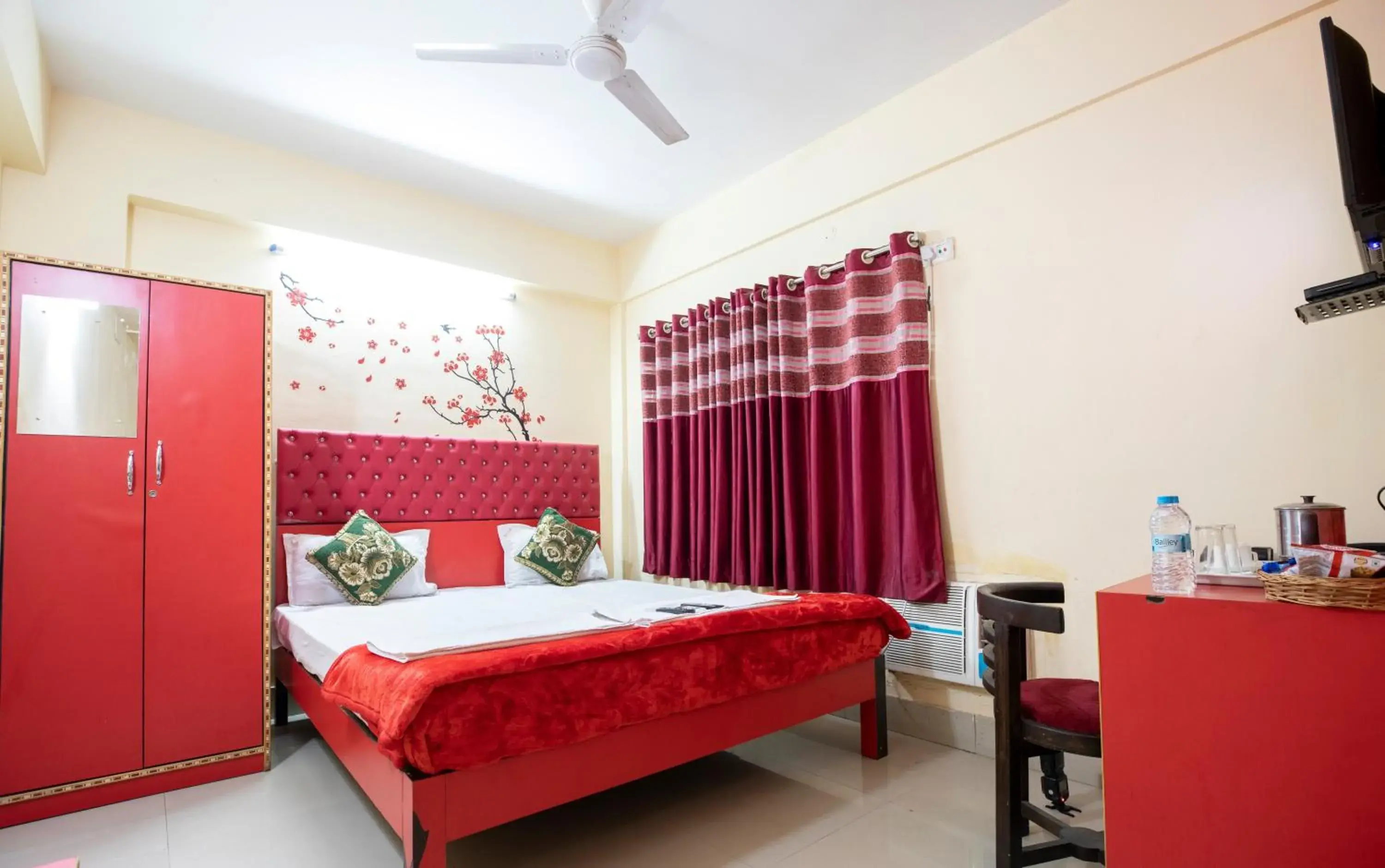 Standard King Room in The Salvation Army RED SHIELD GUEST HOUSE Standard King Room in The Salvation Army RED SHIELD GUEST HOUSE