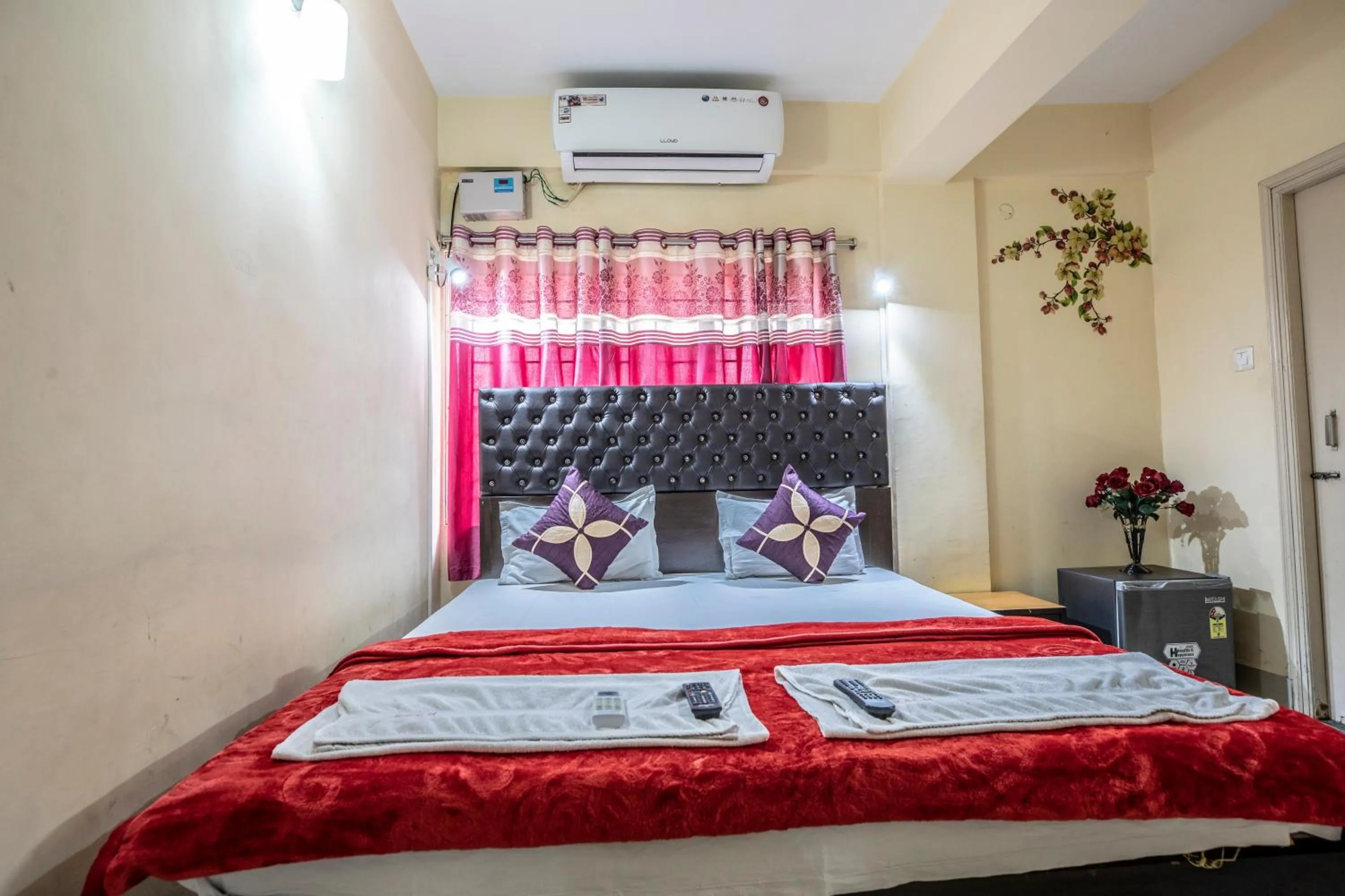 Bed in The Salvation Army RED SHIELD GUEST HOUSE