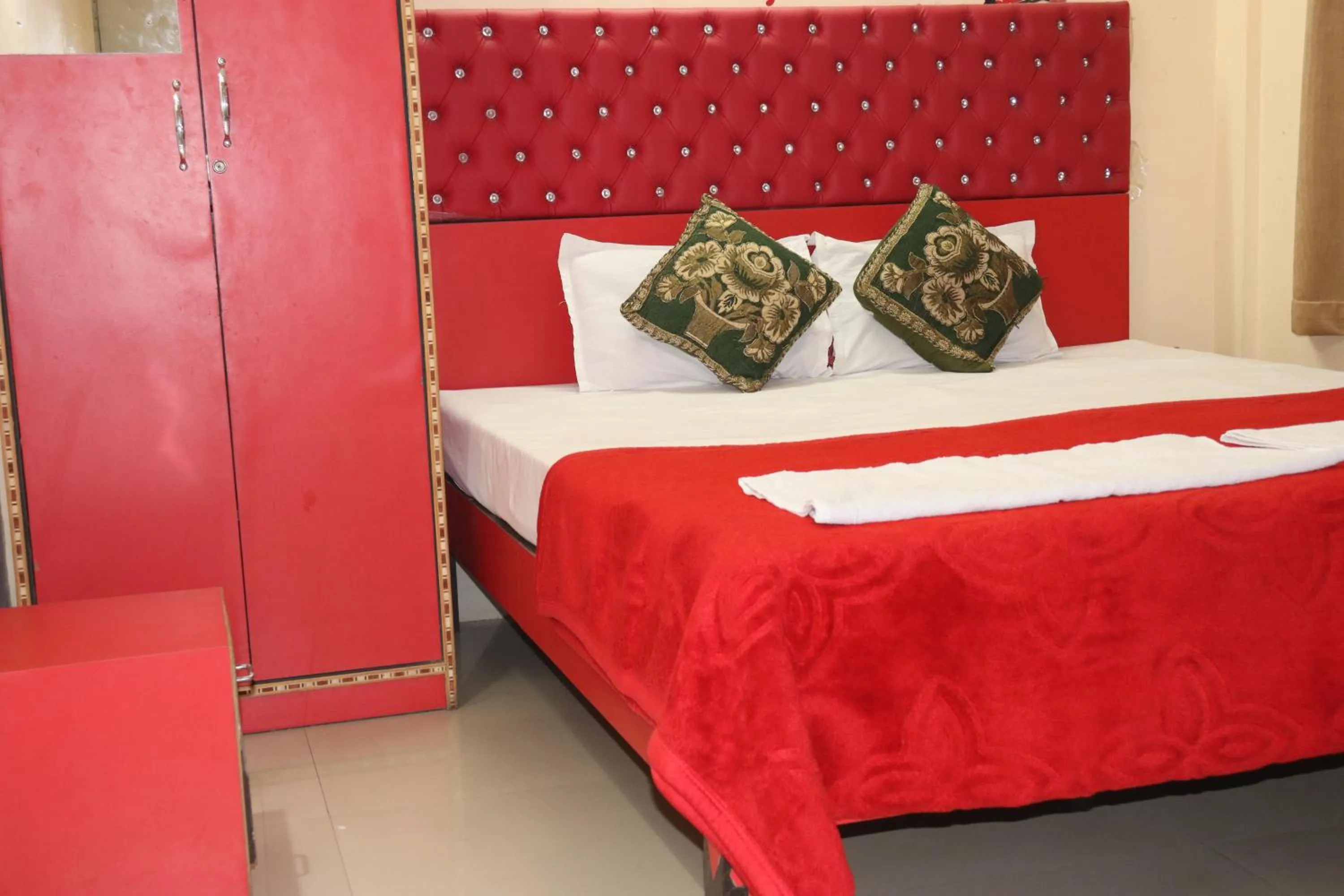 Bedroom, Bed in The Salvation Army RED SHIELD GUEST HOUSE