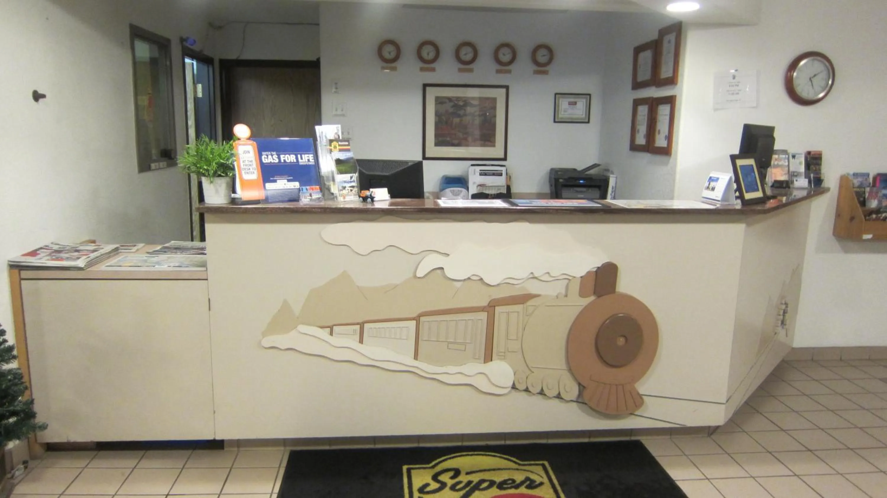 Lobby or reception in Super 8 by Wyndham Revelstoke BC