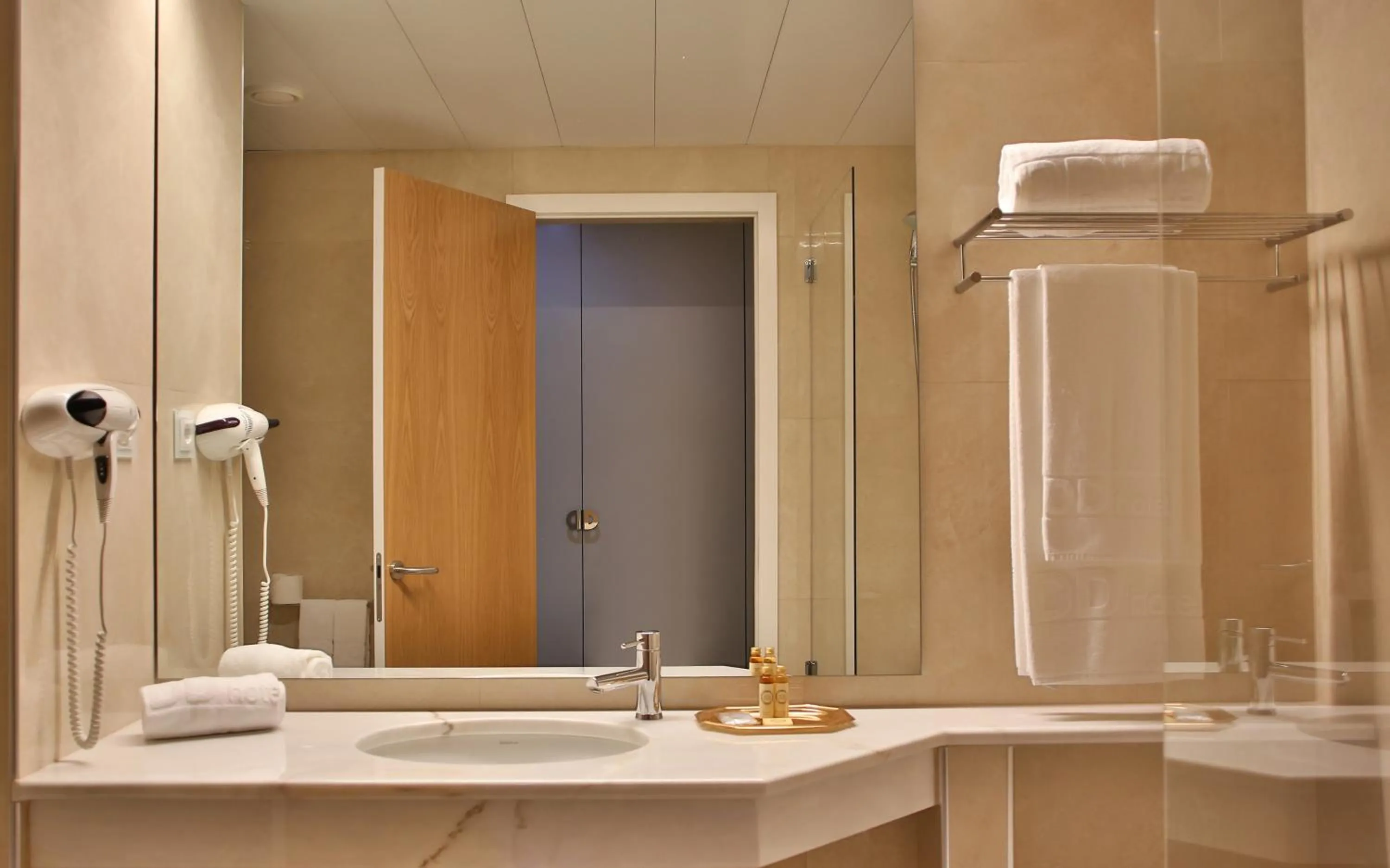 Bathroom in Delfim Douro Hotel