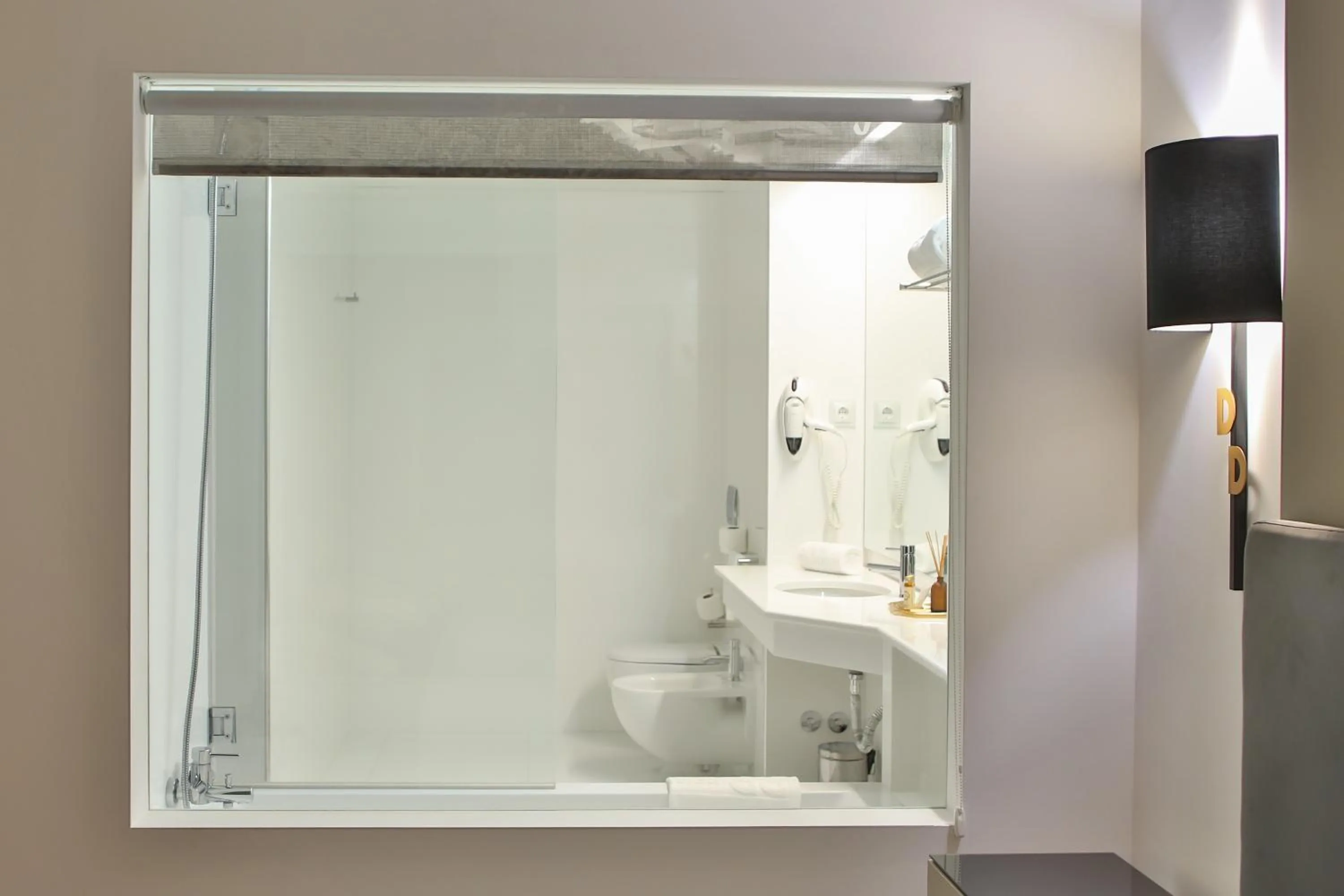 Bathroom in Delfim Douro Hotel