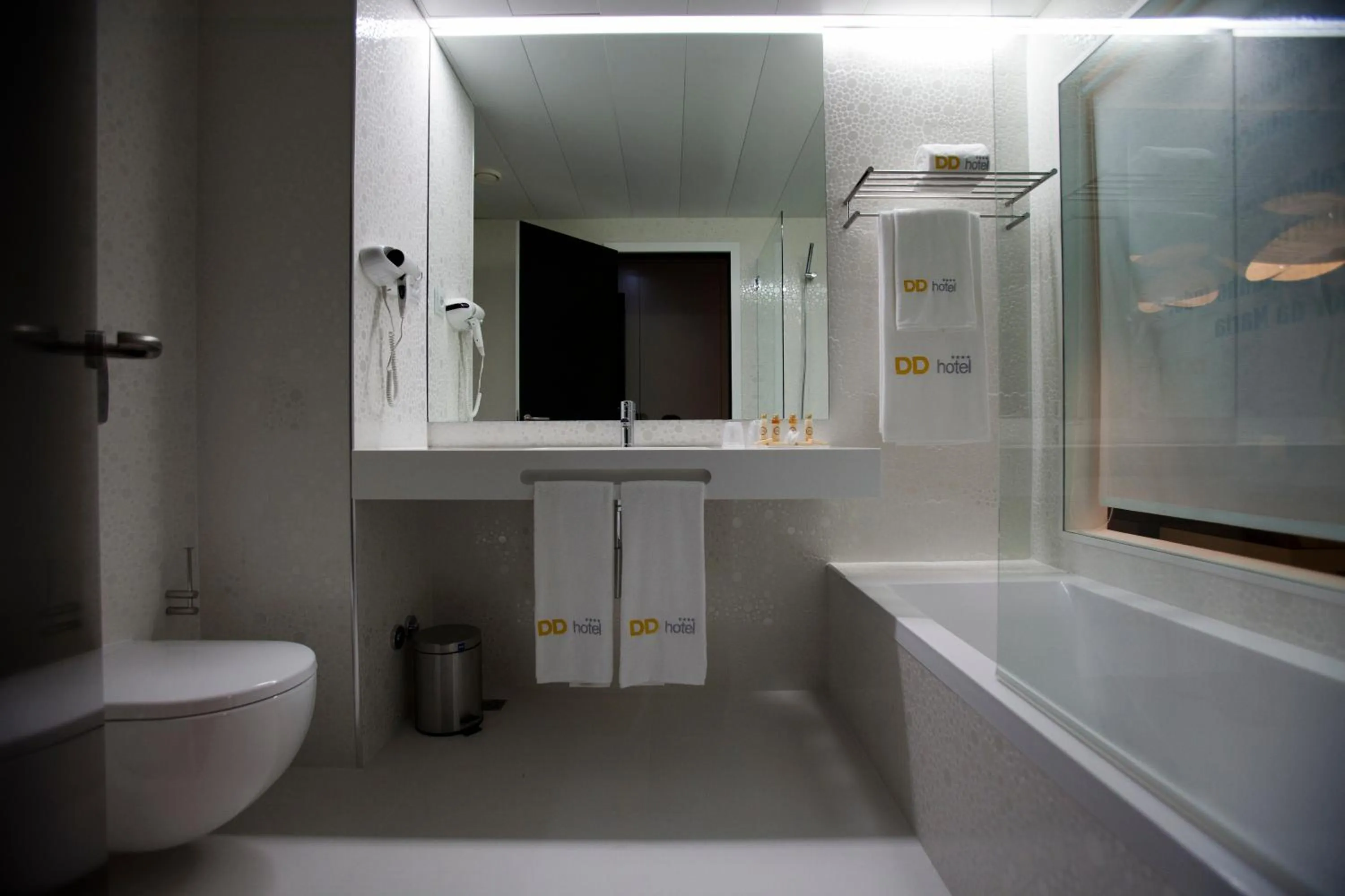 Bathroom in Delfim Douro Hotel