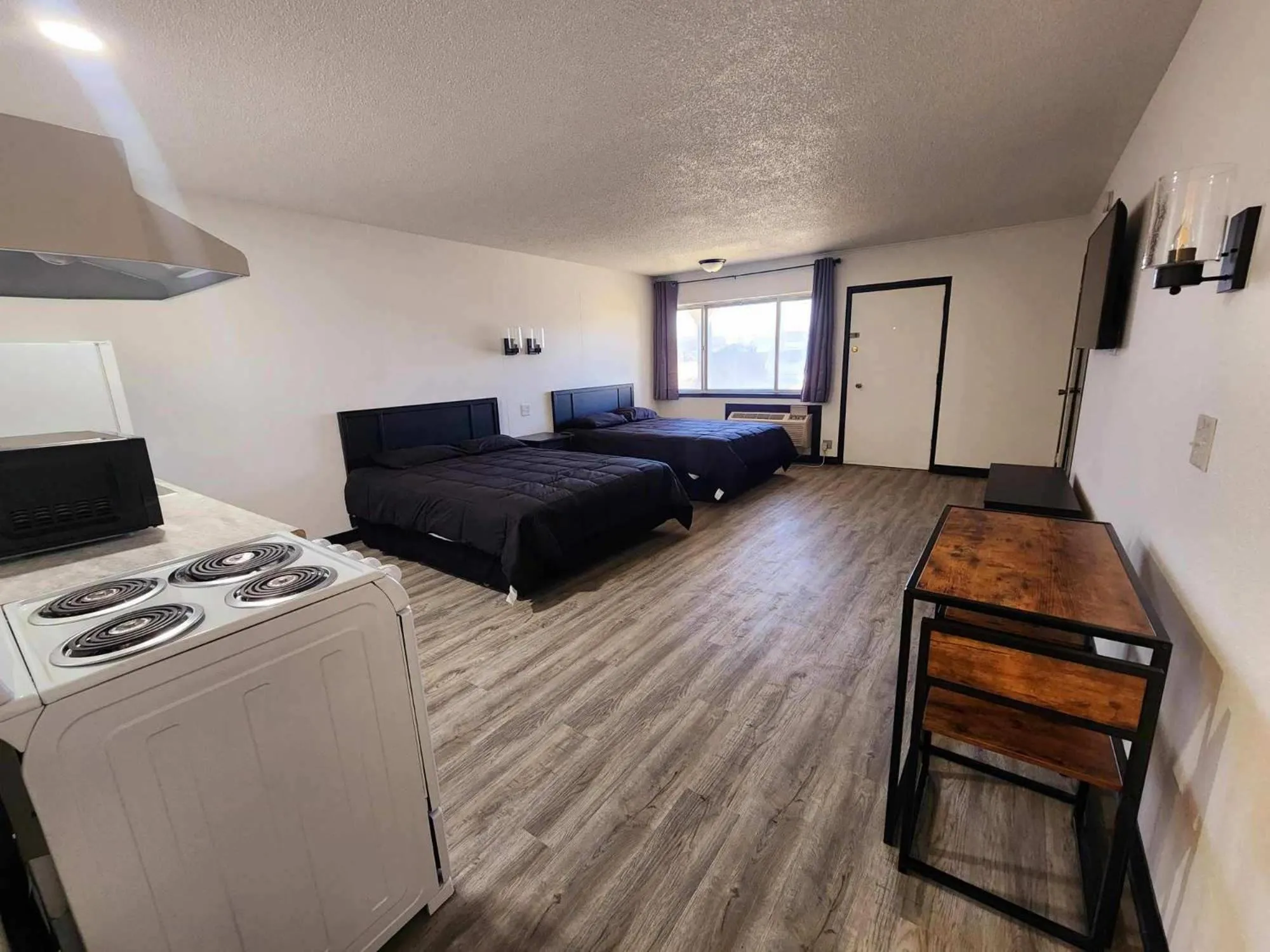 Bed in The Hastings Inn Salina