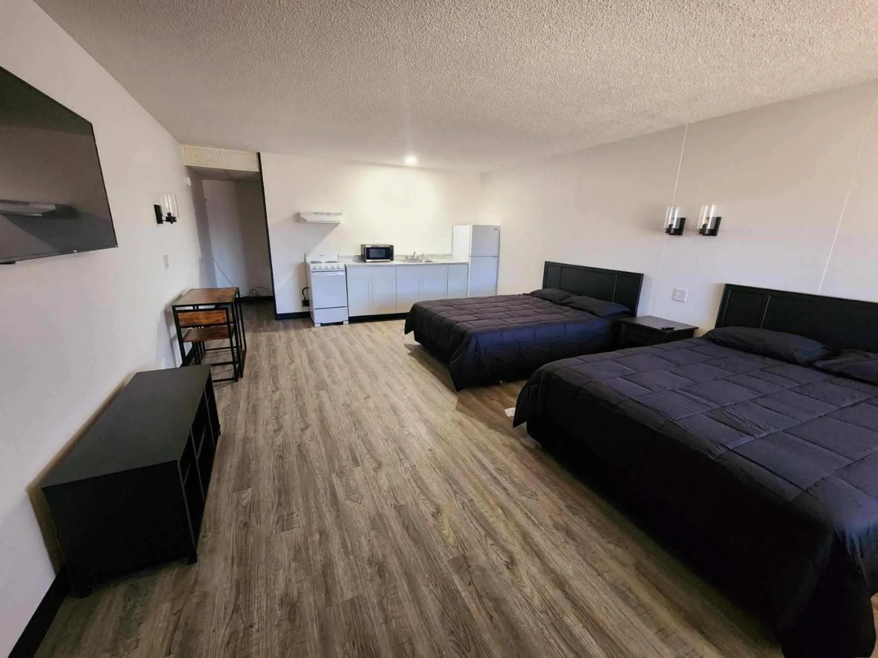 Communal lounge/ TV room, Bed in The Hastings Inn Salina