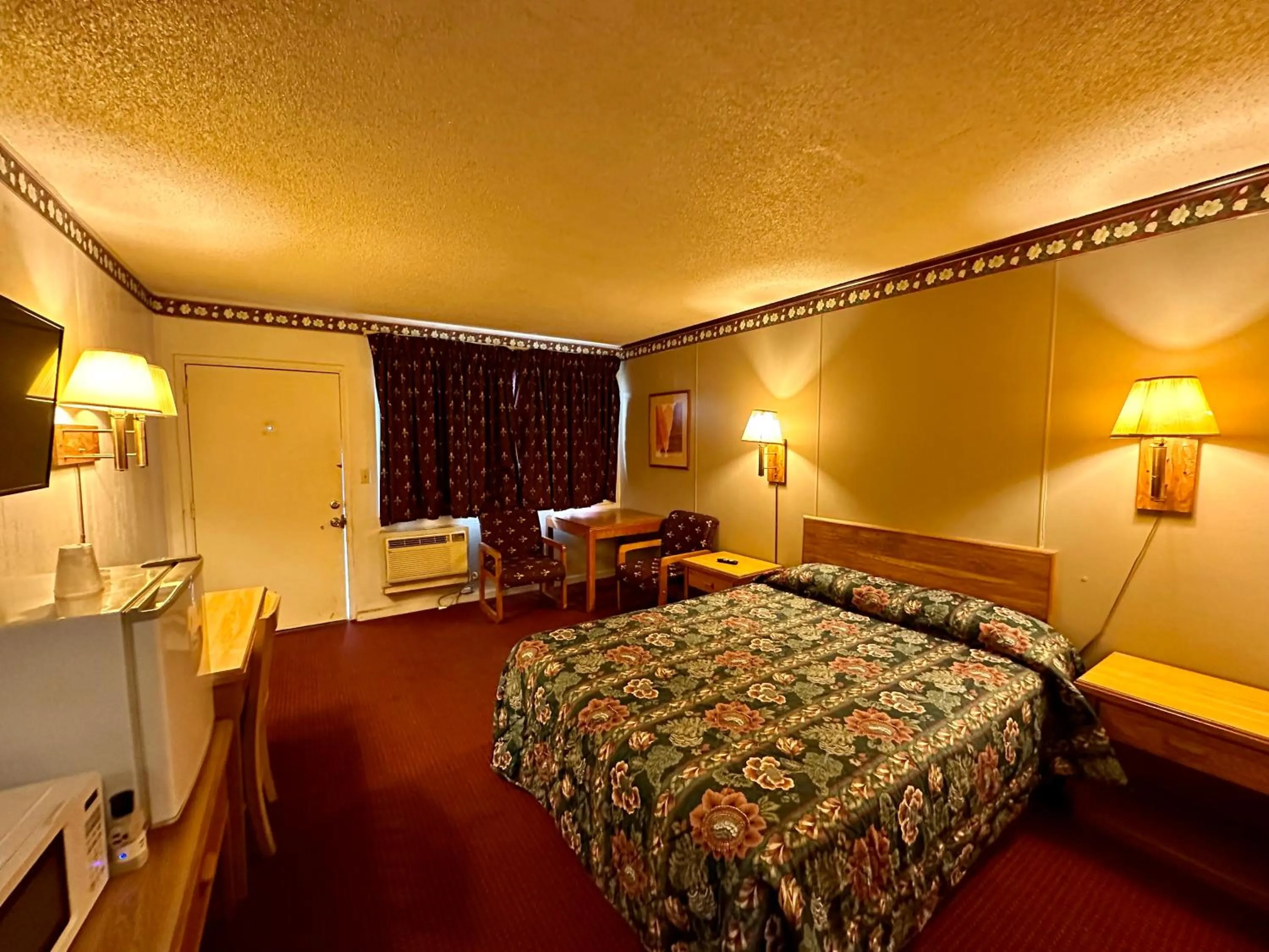 Bed in Ambassy Motel