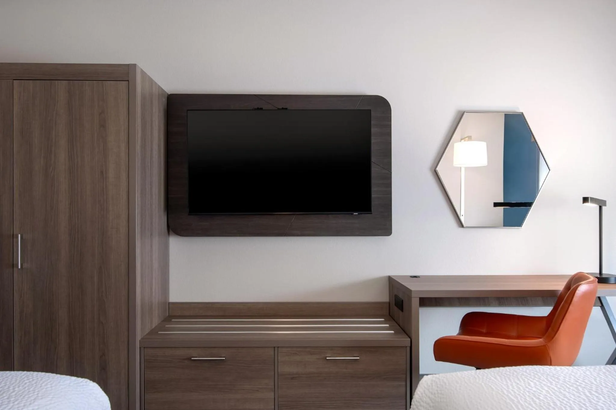 Photo of the whole room in Holiday Inn Express Hotel & Suites Prattville South by IHG