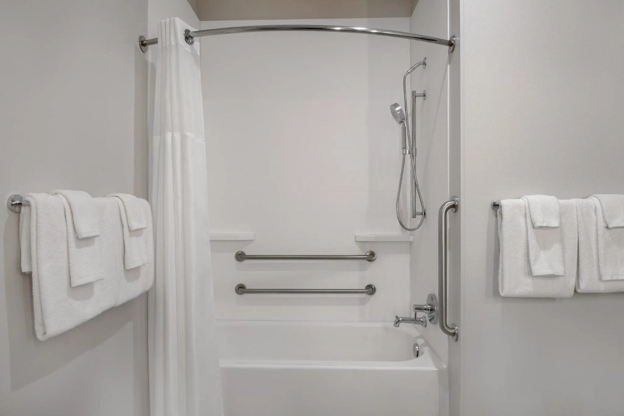 Bathroom in Holiday Inn Express Hotel & Suites Prattville South by IHG