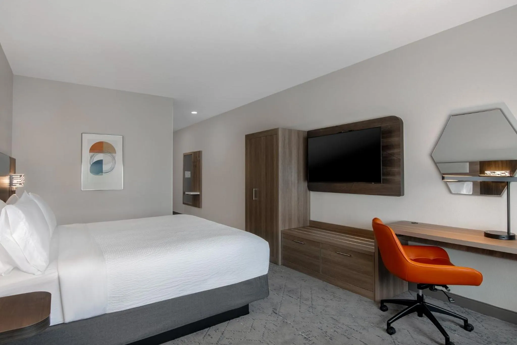 Photo of the whole room, Bed in Holiday Inn Express Hotel & Suites Prattville South by IHG