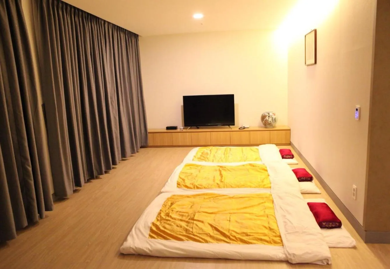 Bed in Hotel Dongbang