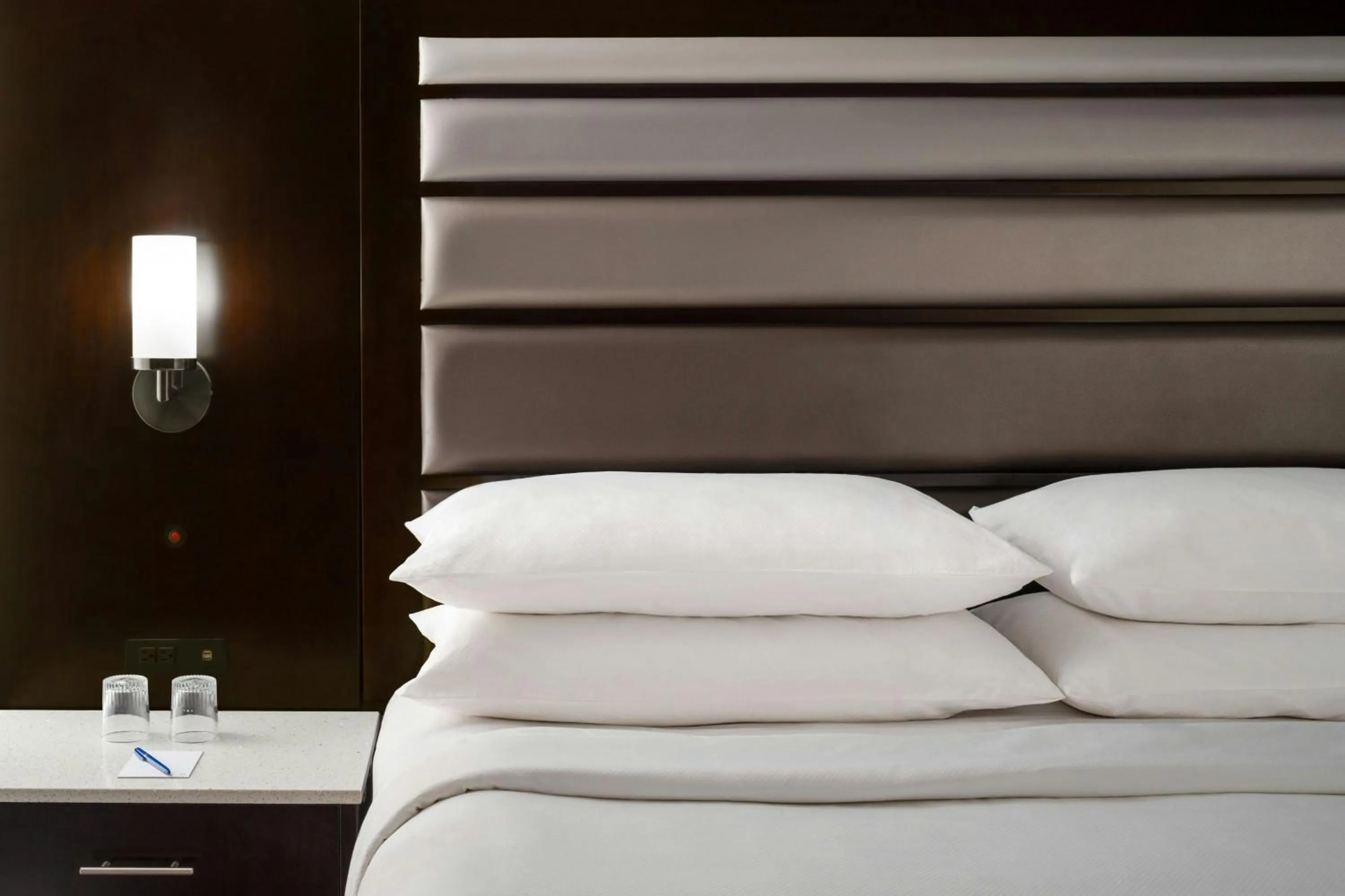 Photo of the whole room, Bed in Delta Hotels by Marriott Jacksonville Deerwood