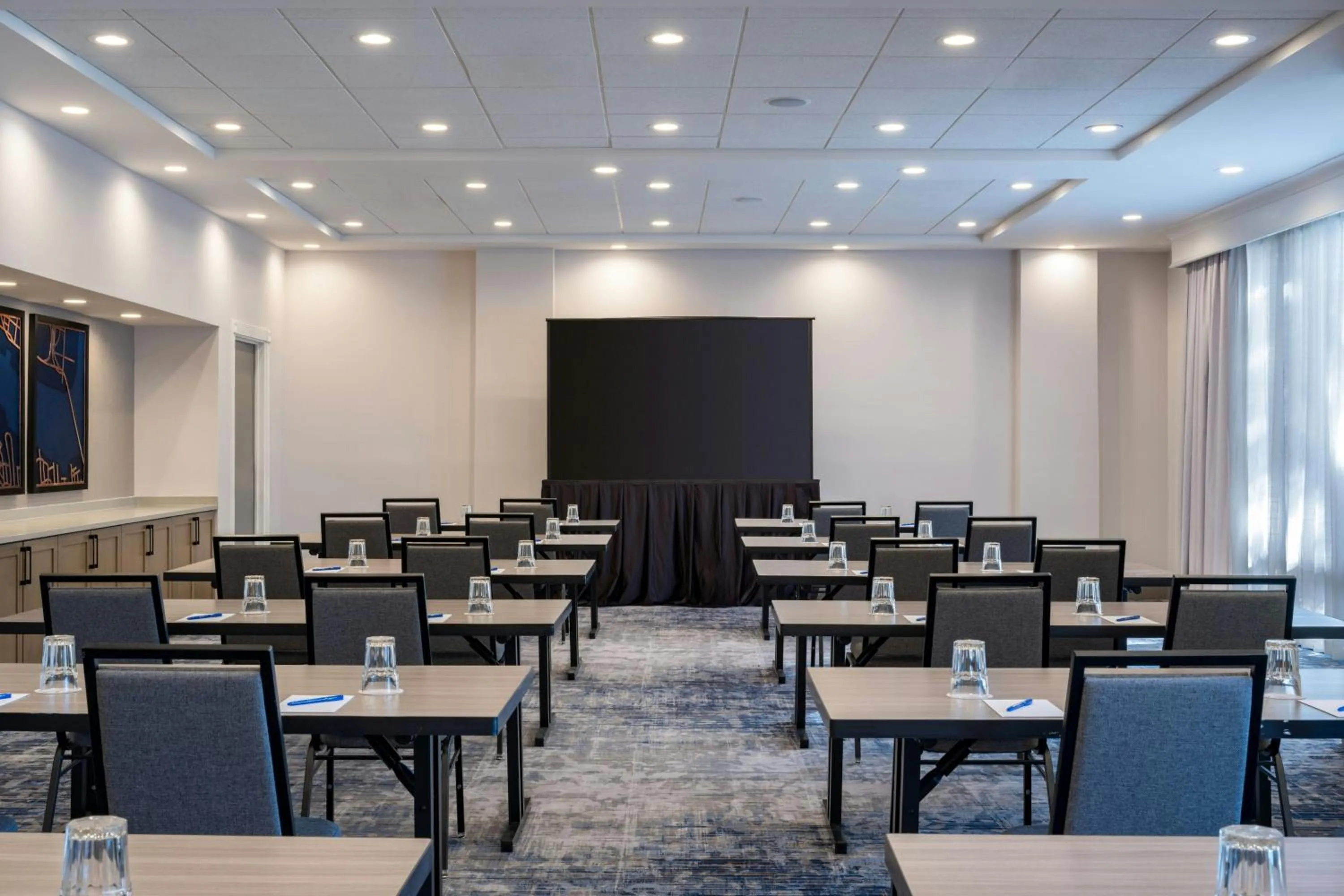Meeting/conference room in Delta Hotels by Marriott Jacksonville Deerwood