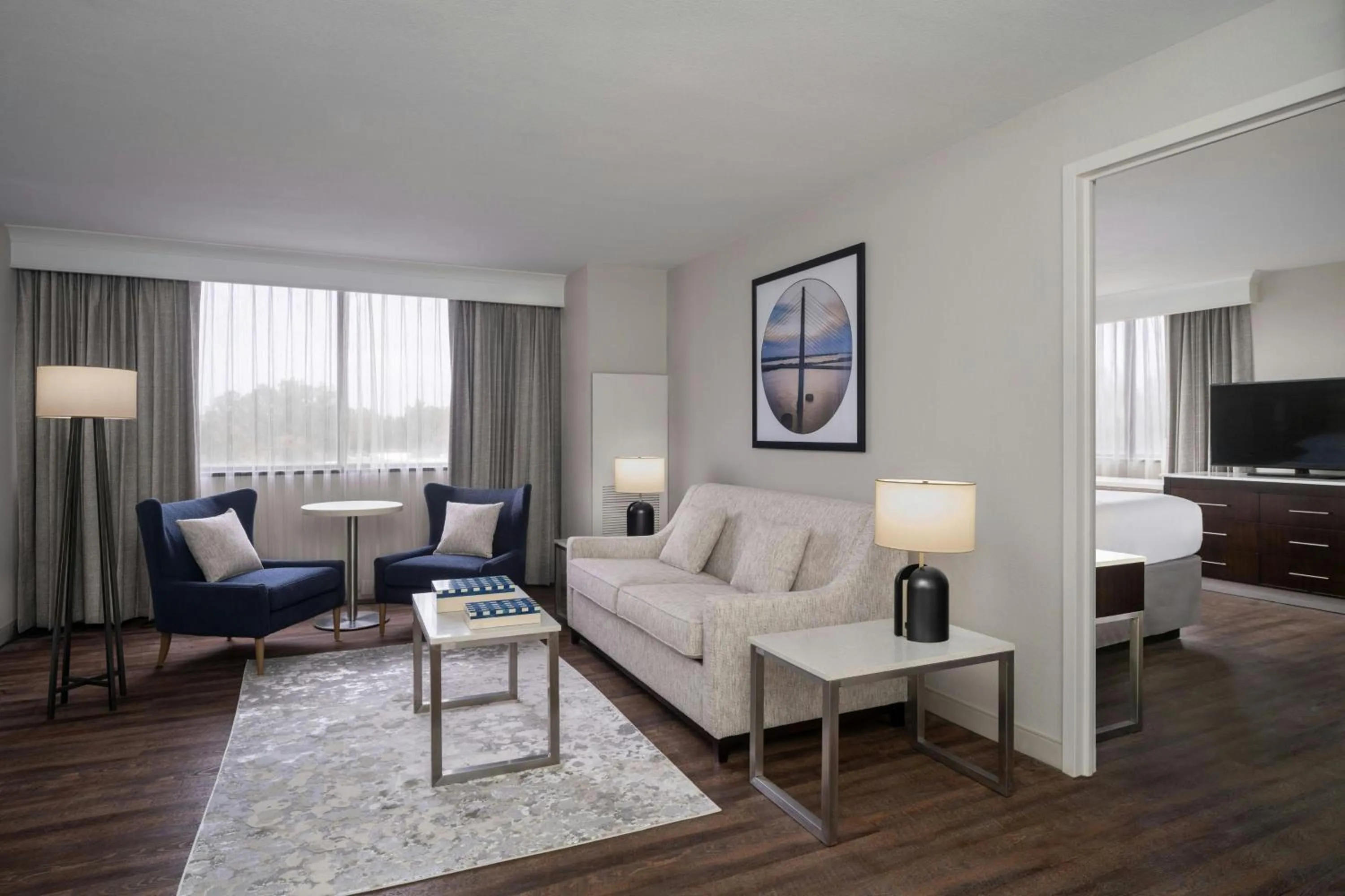 Bedroom in Delta Hotels by Marriott Jacksonville Deerwood