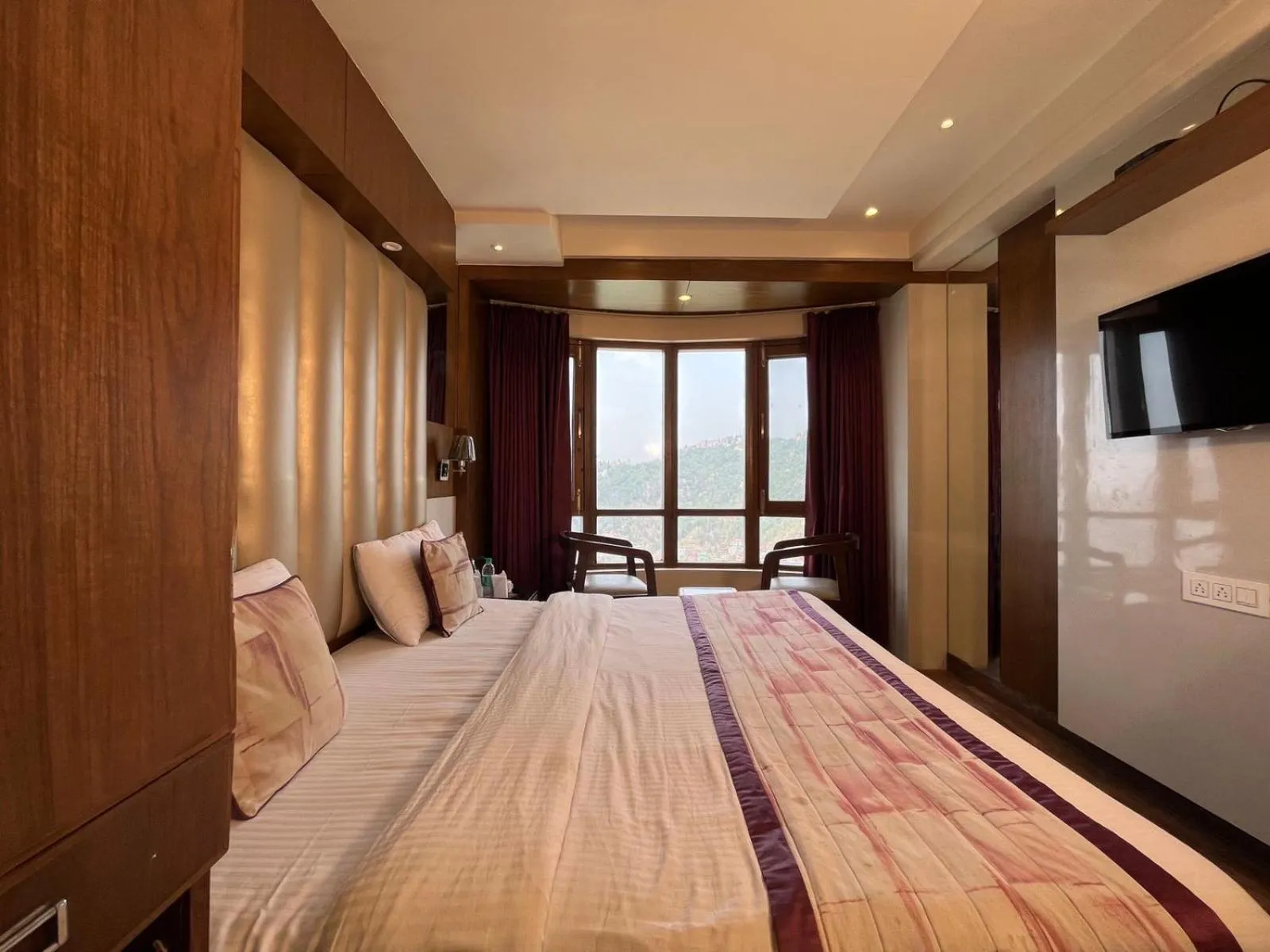 Photo of the whole room, Bed in Mahaveer Shimla By Royal Collection Hotels