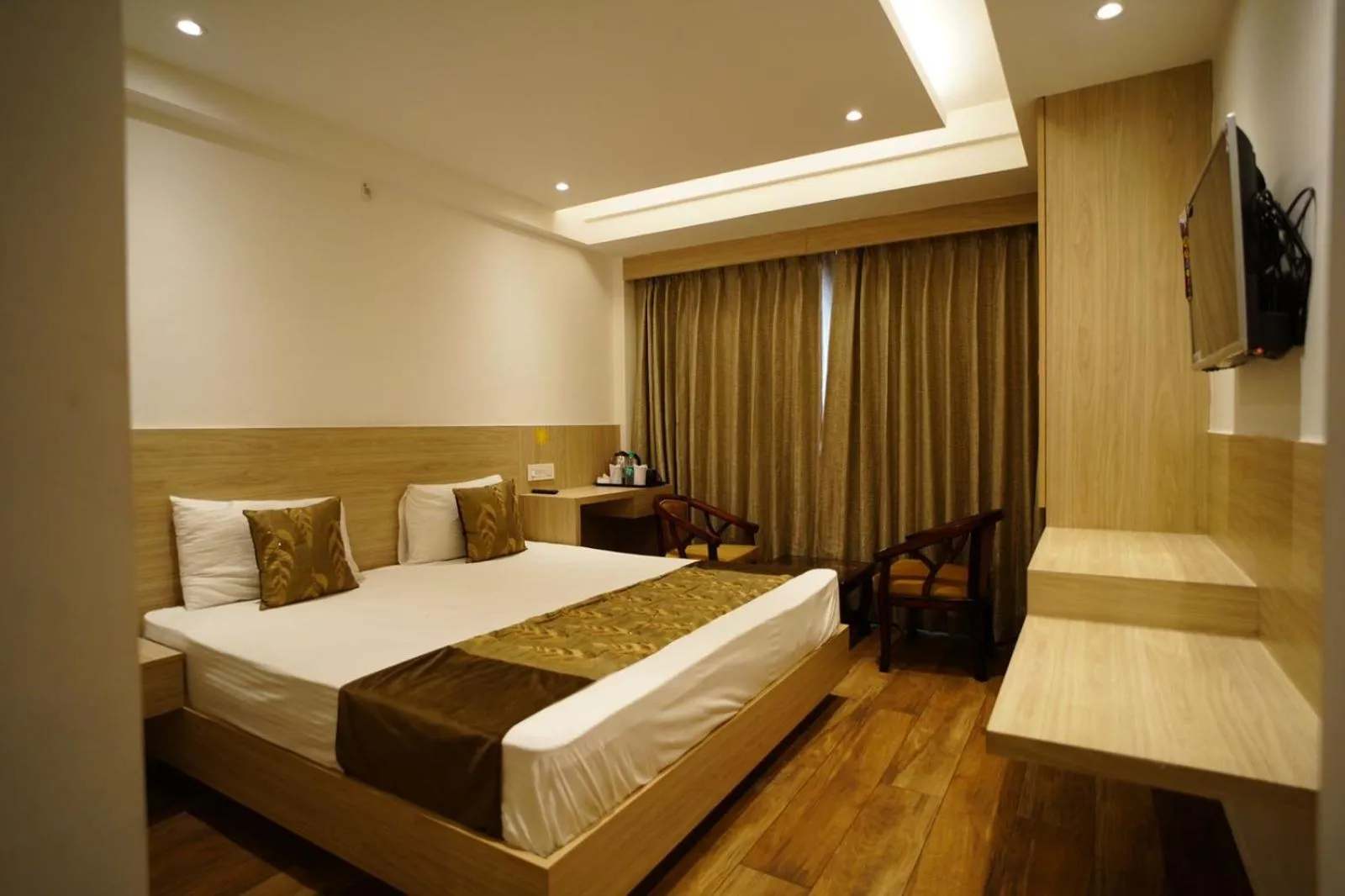Photo of the whole room, Bed in Mahaveer Shimla By Royal Collection Hotels
