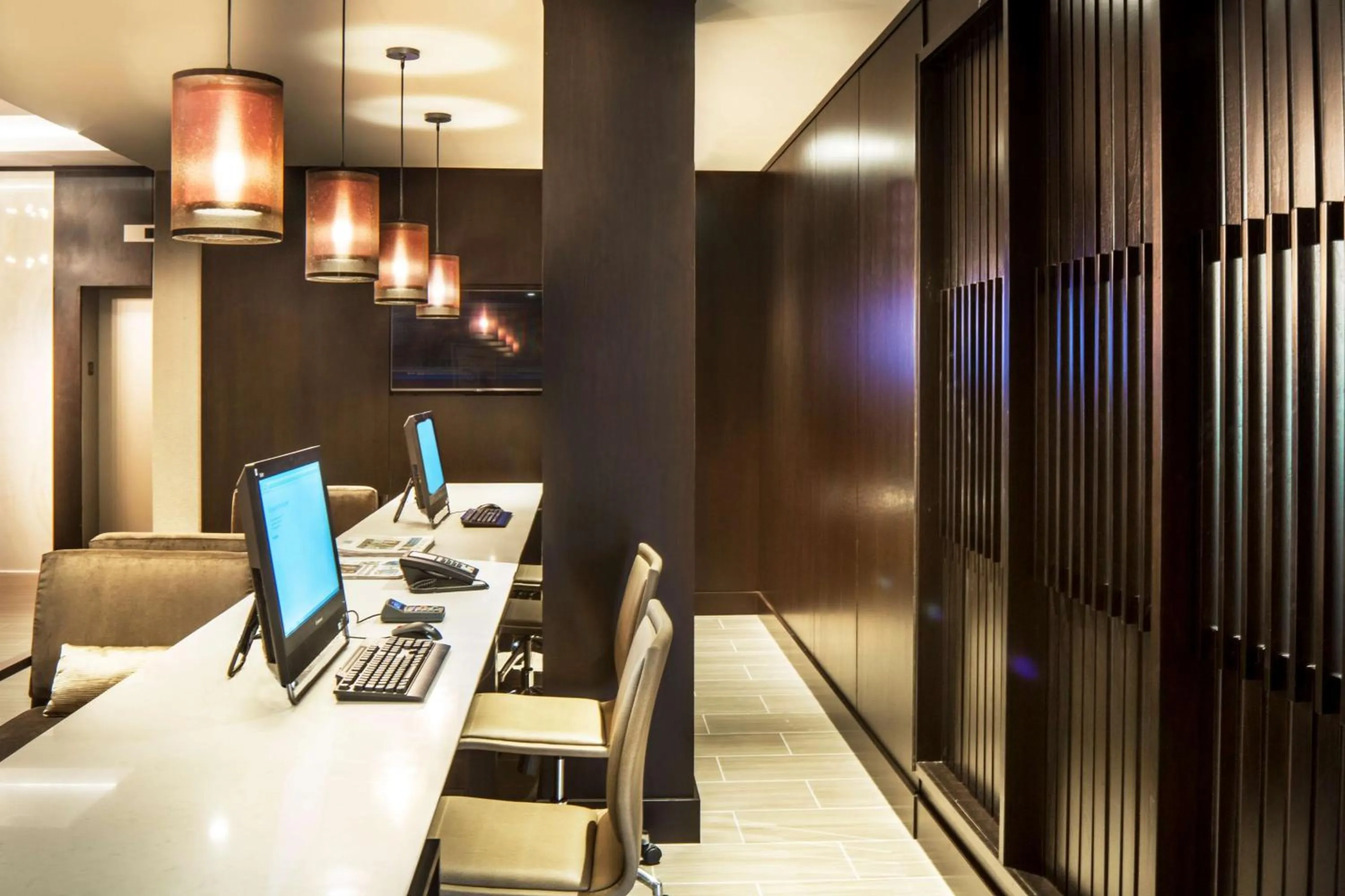 Business facilities in DoubleTree by Hilton Hotel Largo Washington DC