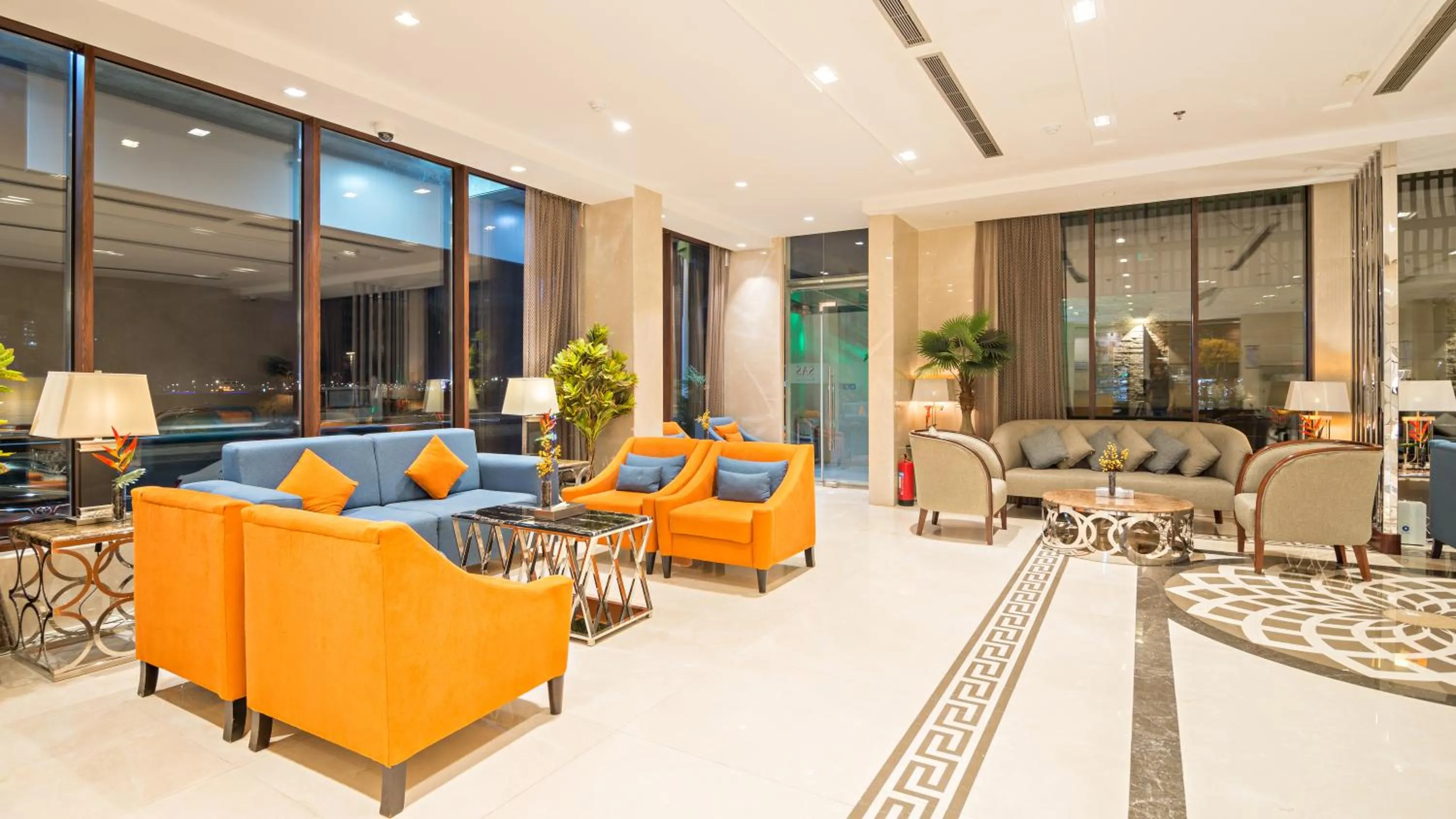 Lobby or reception in Jiwar Almasi Hotel