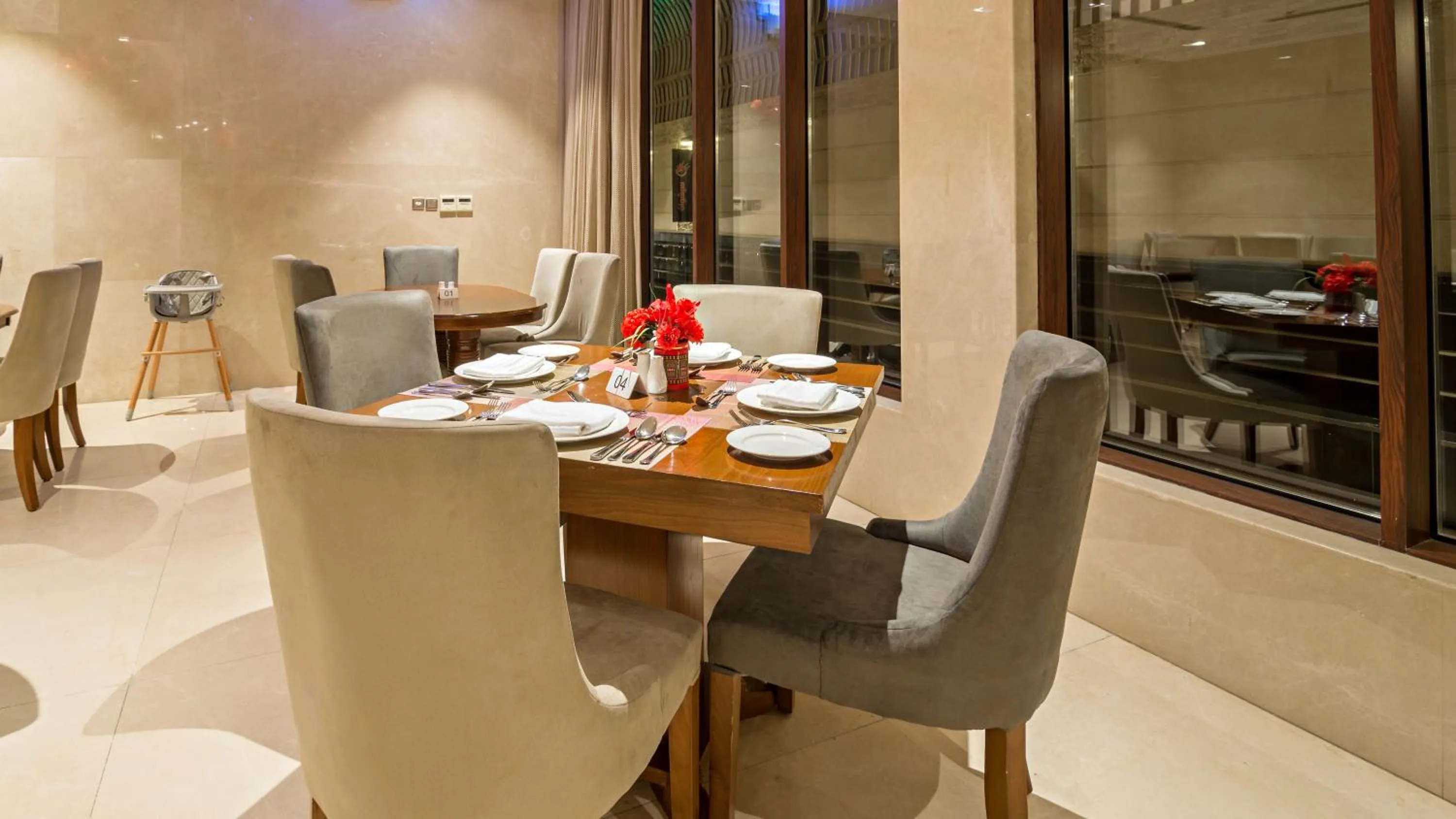 Restaurant/places to eat in Jiwar Almasi Hotel