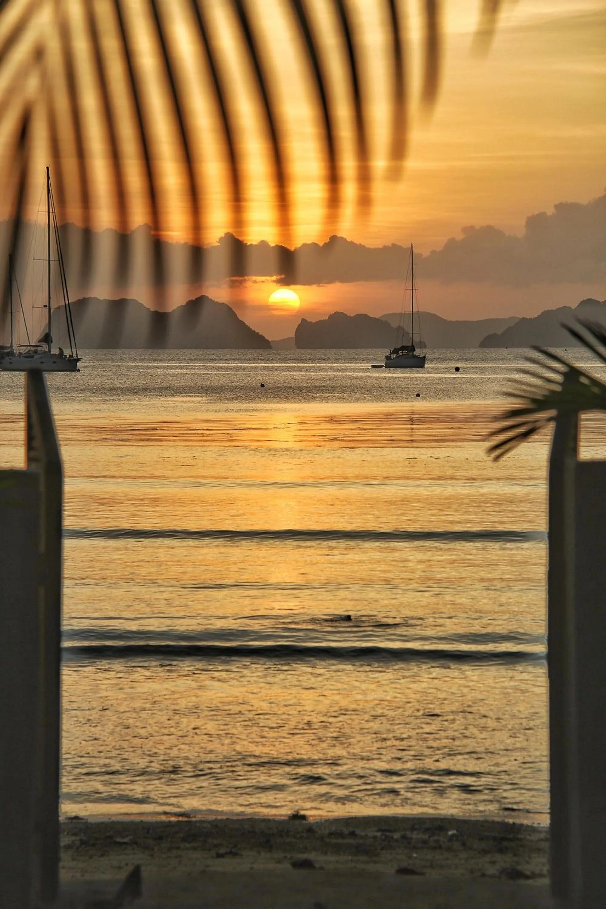 Sunset in Maligaya Beach Bungalows