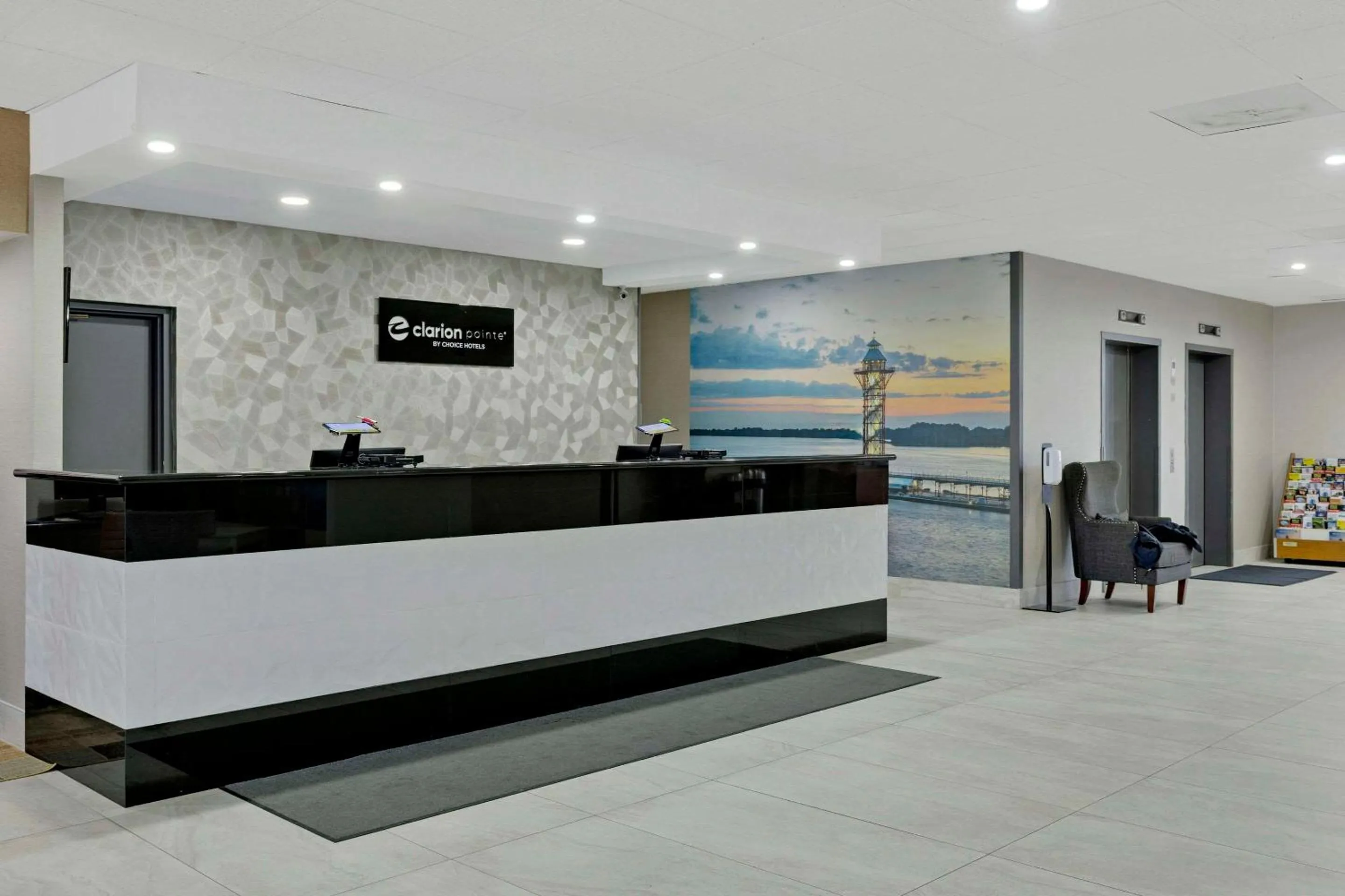 Lobby or reception in Clarion Pointe Near Erie Casino