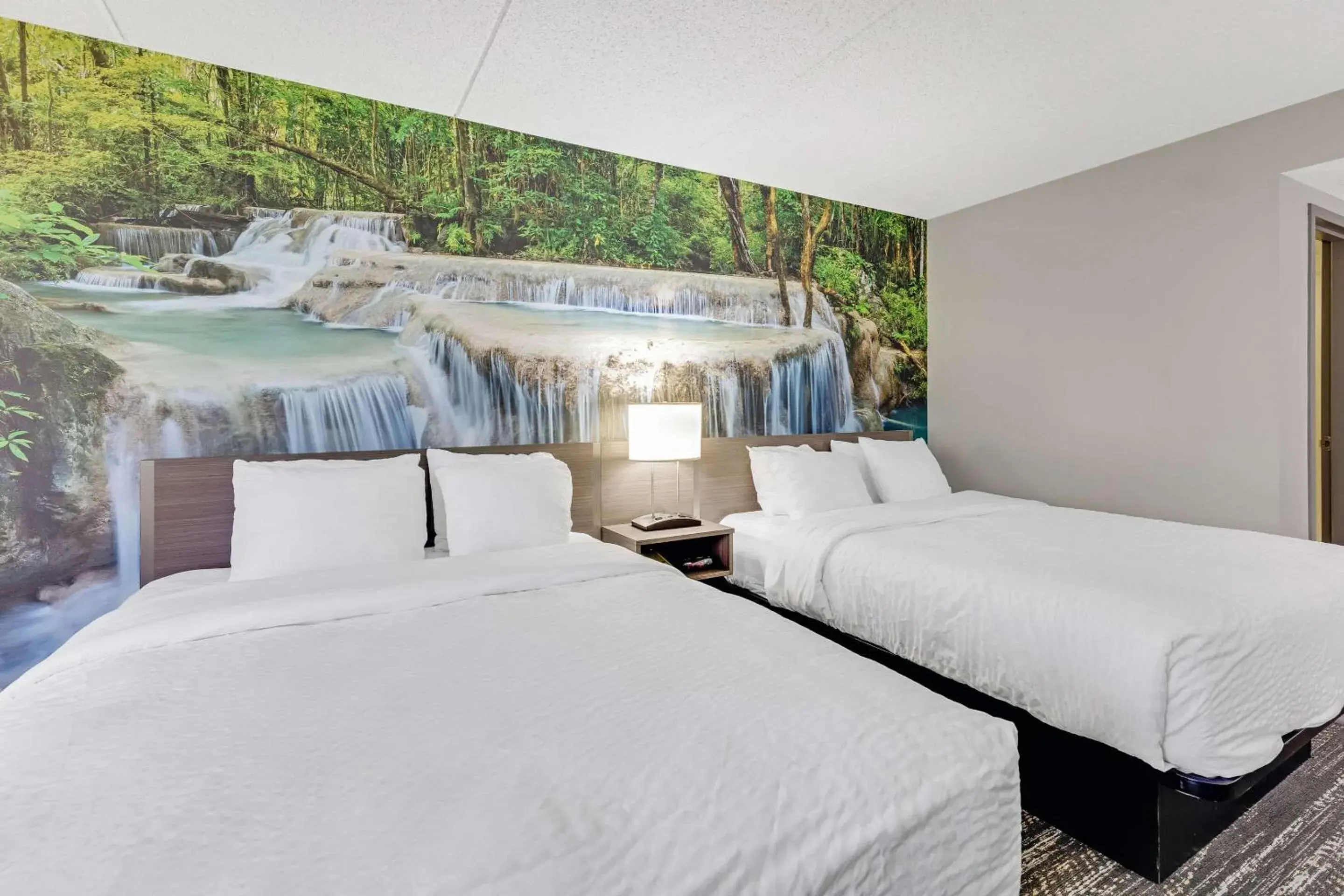 Bedroom, Bed in Clarion Pointe Near Erie Casino Bedroom, Bed in Clarion Pointe Near Erie Casino