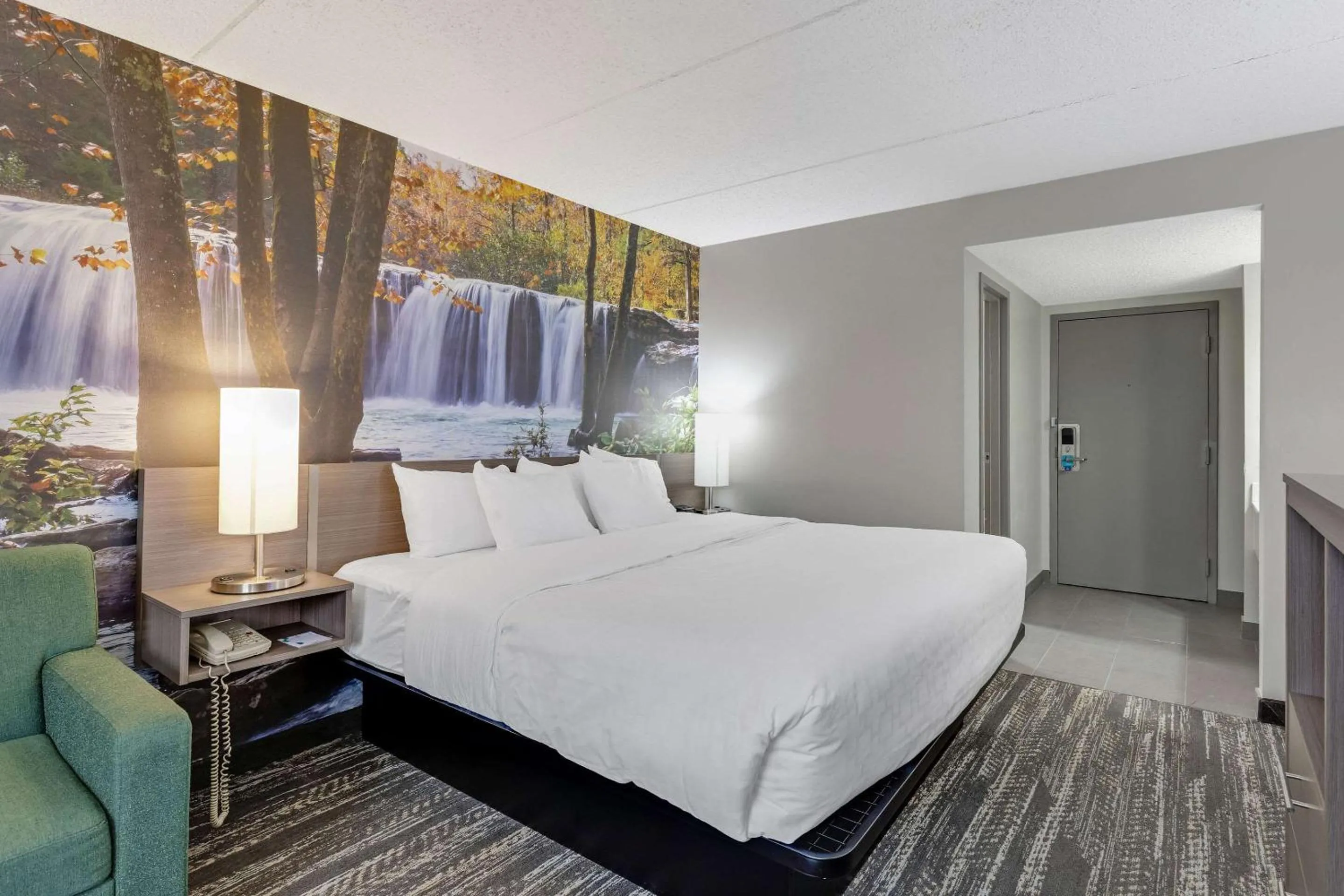 Bedroom, Bed in Clarion Pointe Near Erie Casino