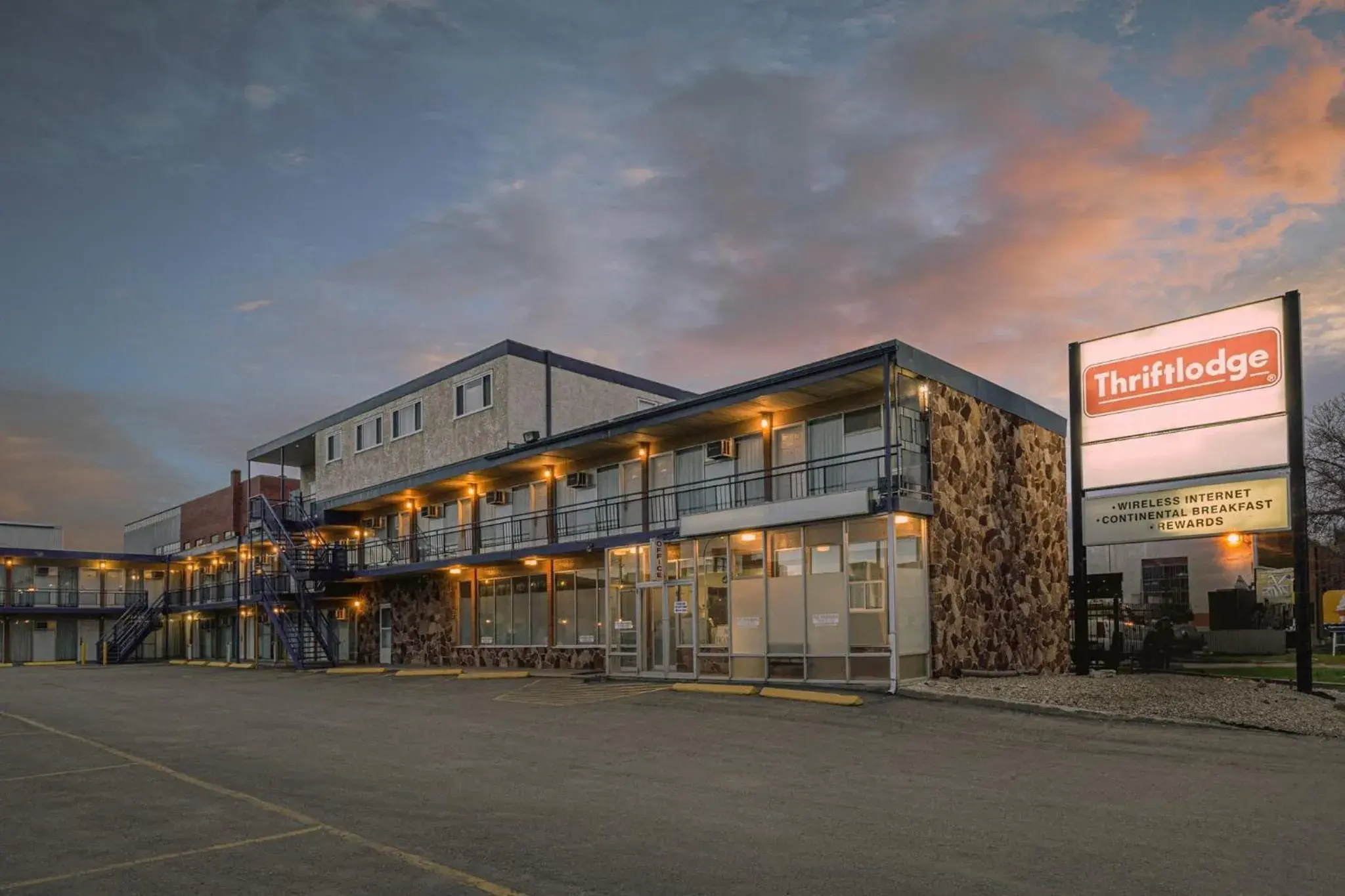 Property building in Thriftlodge by Wyndham Regina North Property building in Thriftlodge by Wyndham Regina North