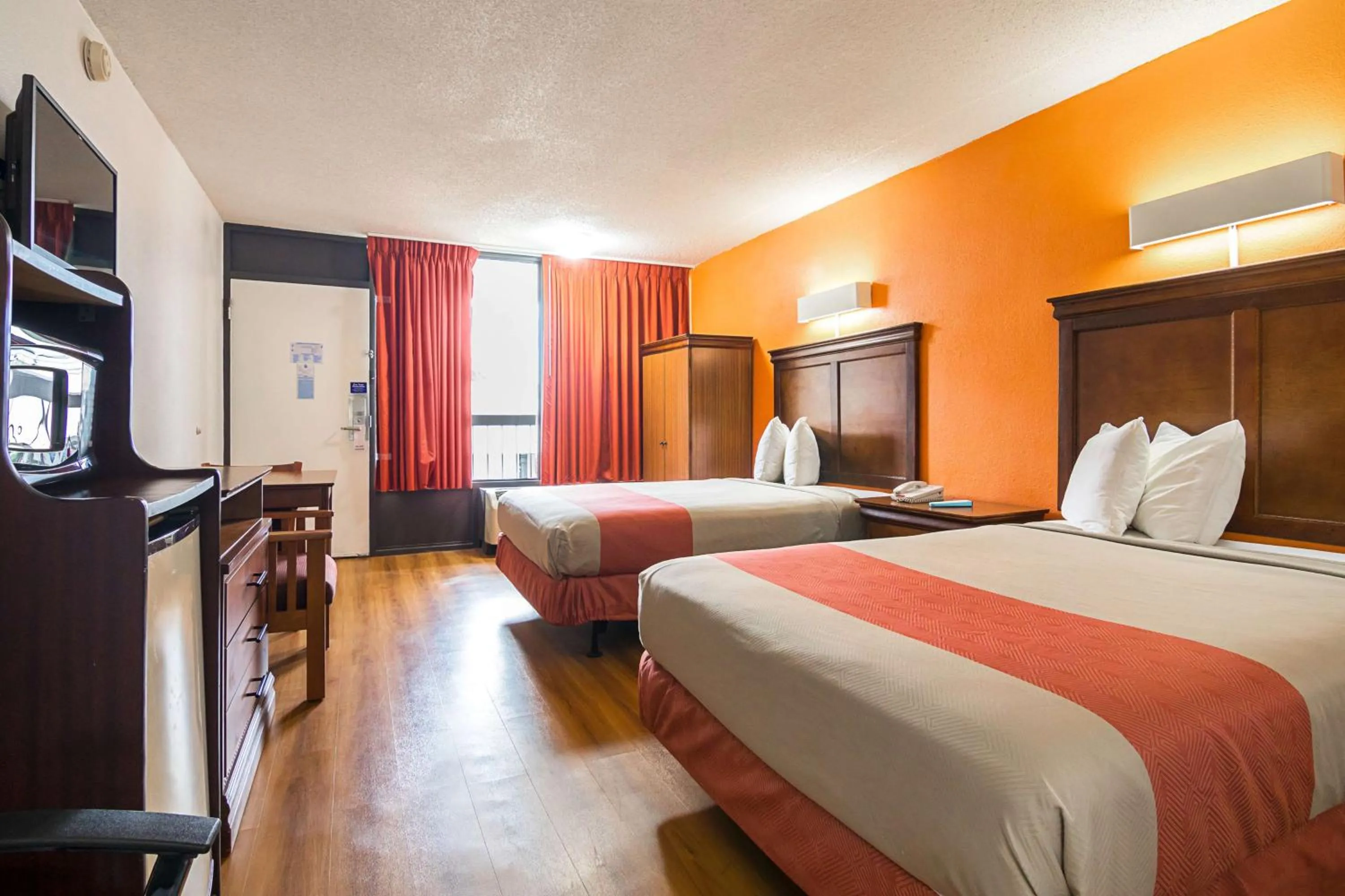 TV and multimedia, Bed in Motel 6-Conyers, GA