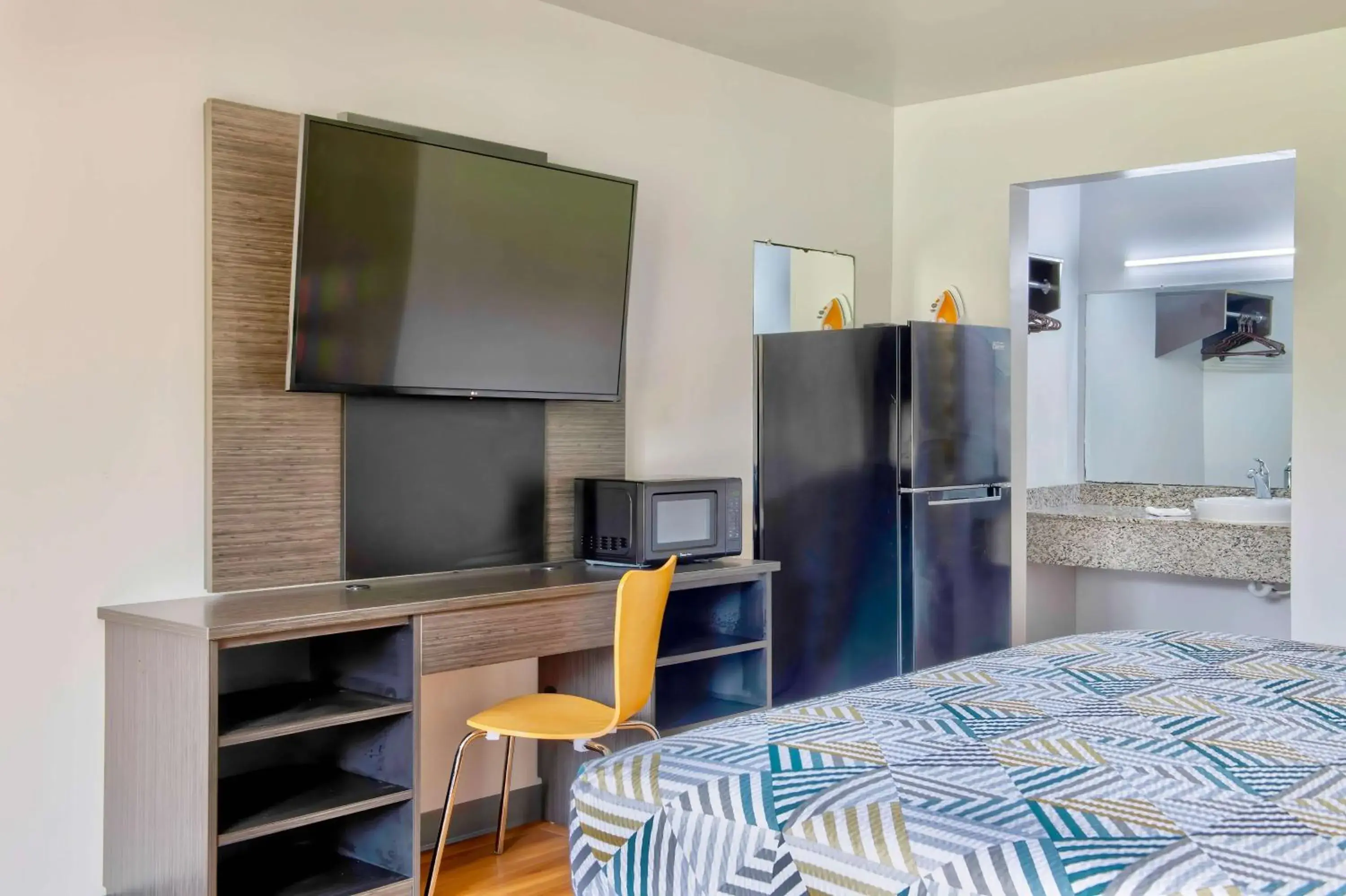 Bedroom, Bed in Motel 6-Conyers, GA Bedroom, Bed in Motel 6-Conyers, GA