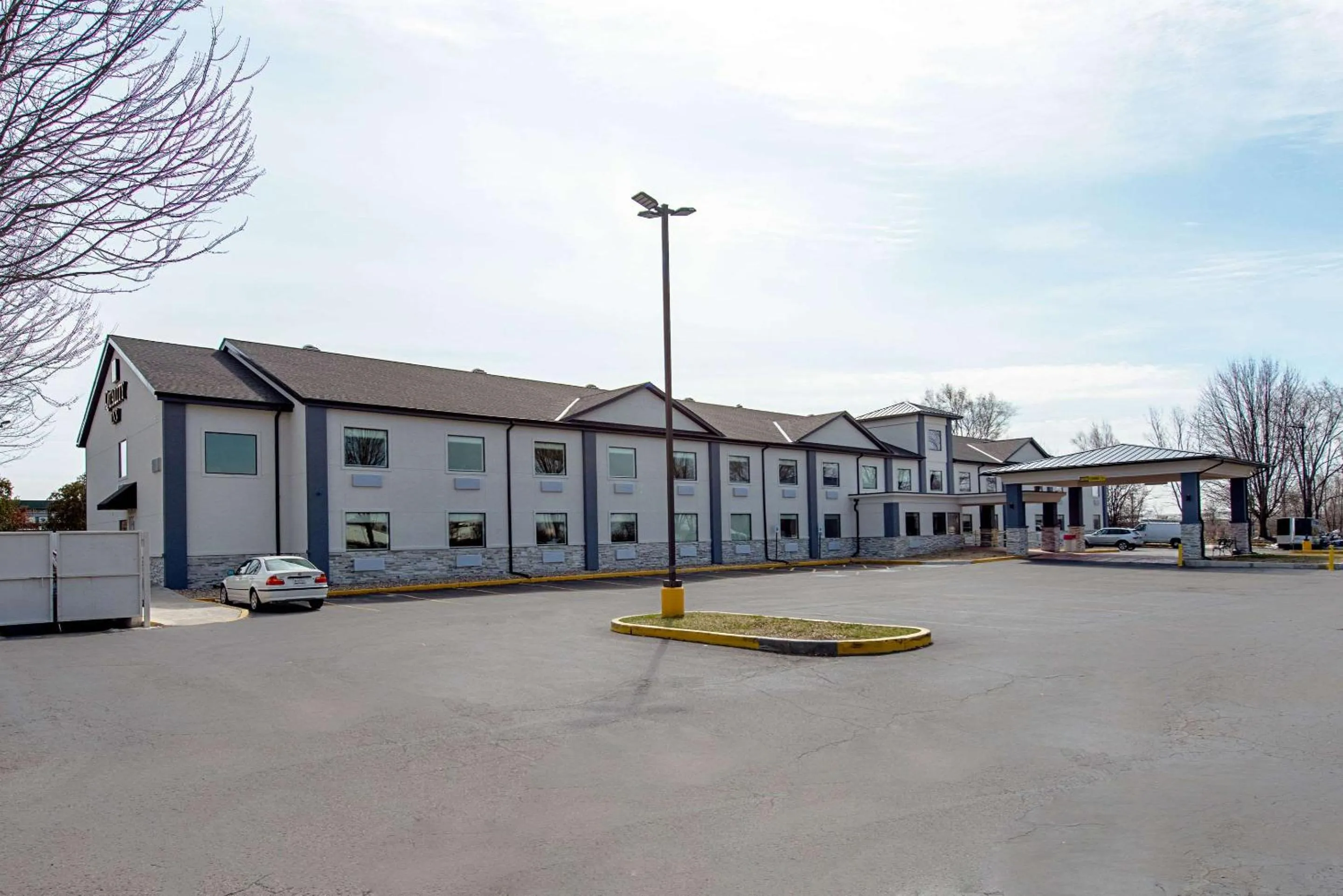Property building in Quality Inn Mishawaka - South Bend
