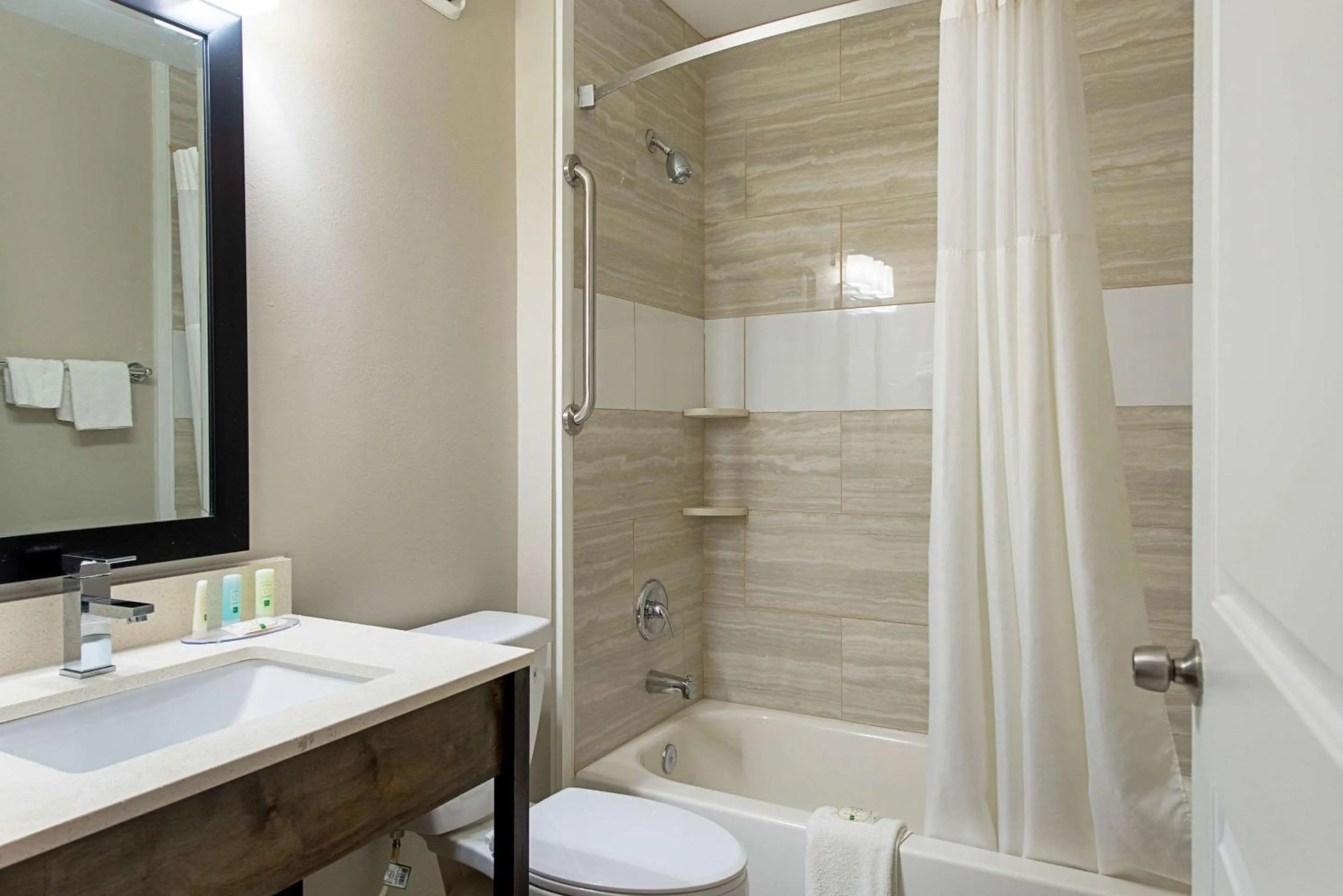 Bedroom in Quality Inn Mishawaka - South Bend