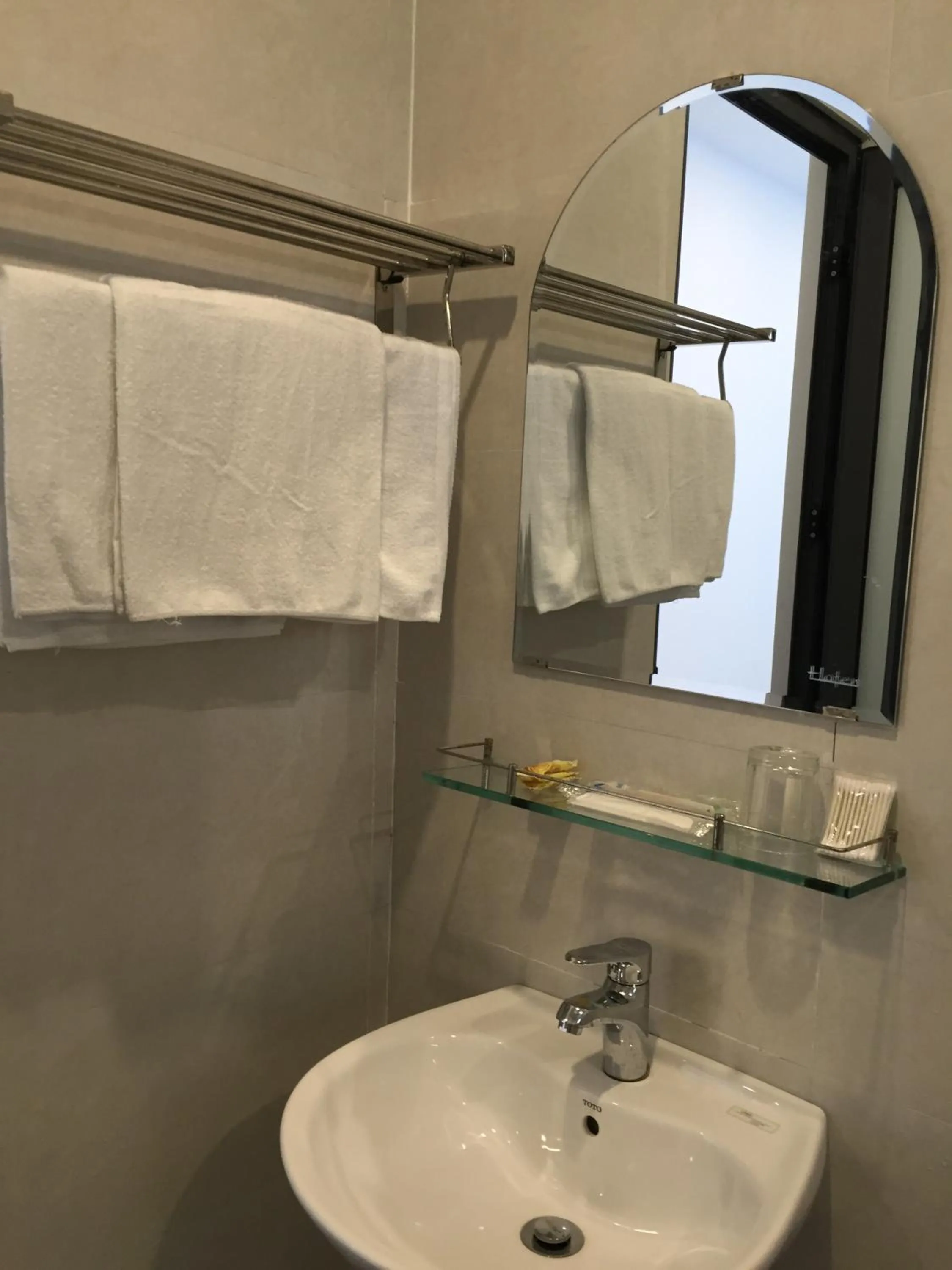 Photo of the whole room in candyinn