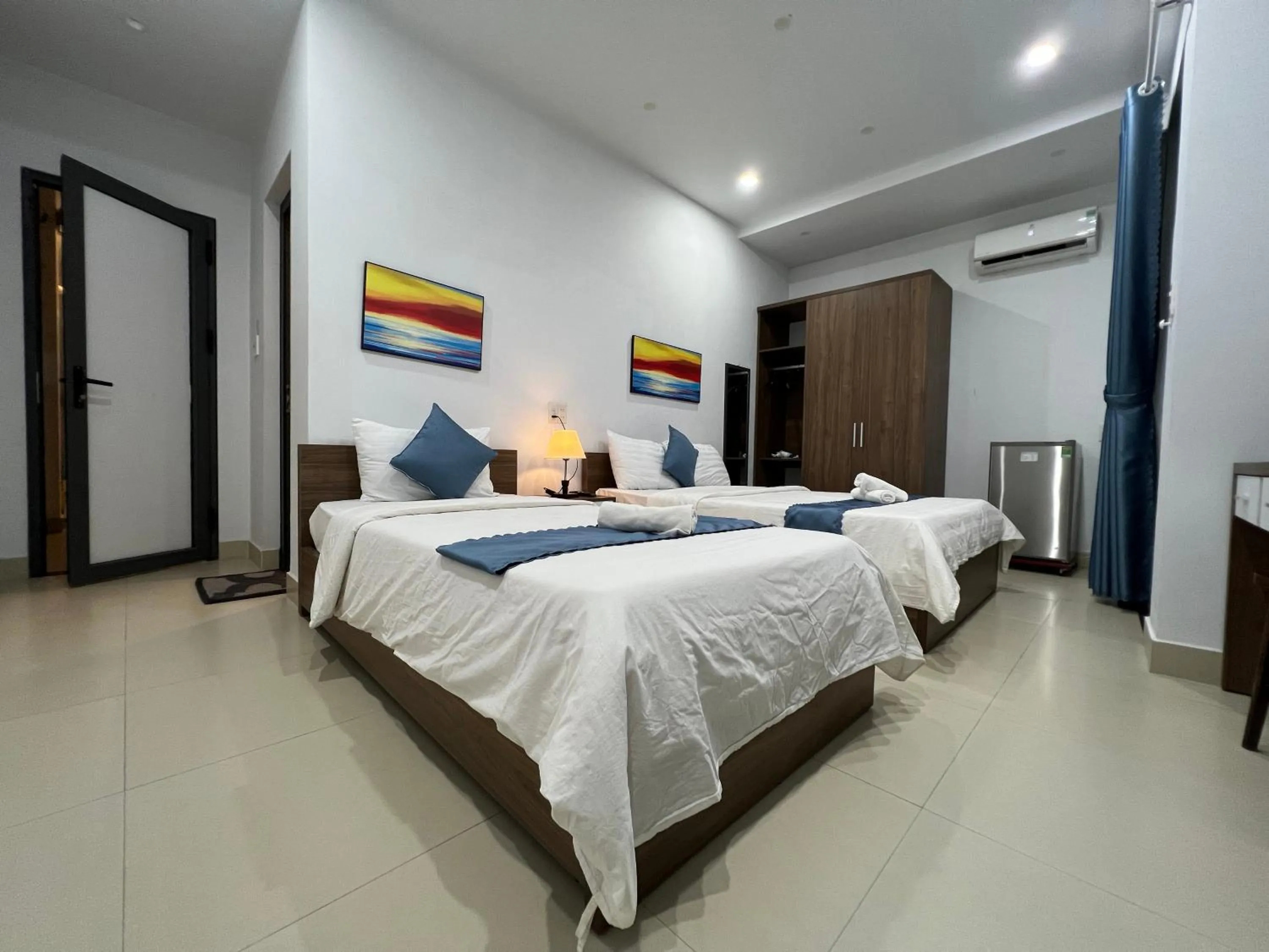 Photo of the whole room, Bed in candyinn