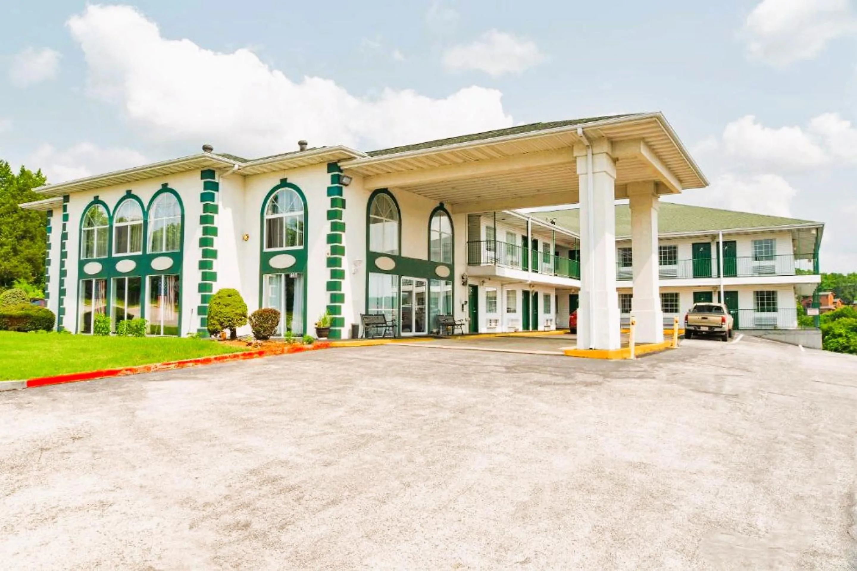 Parking in Evergreen Inn