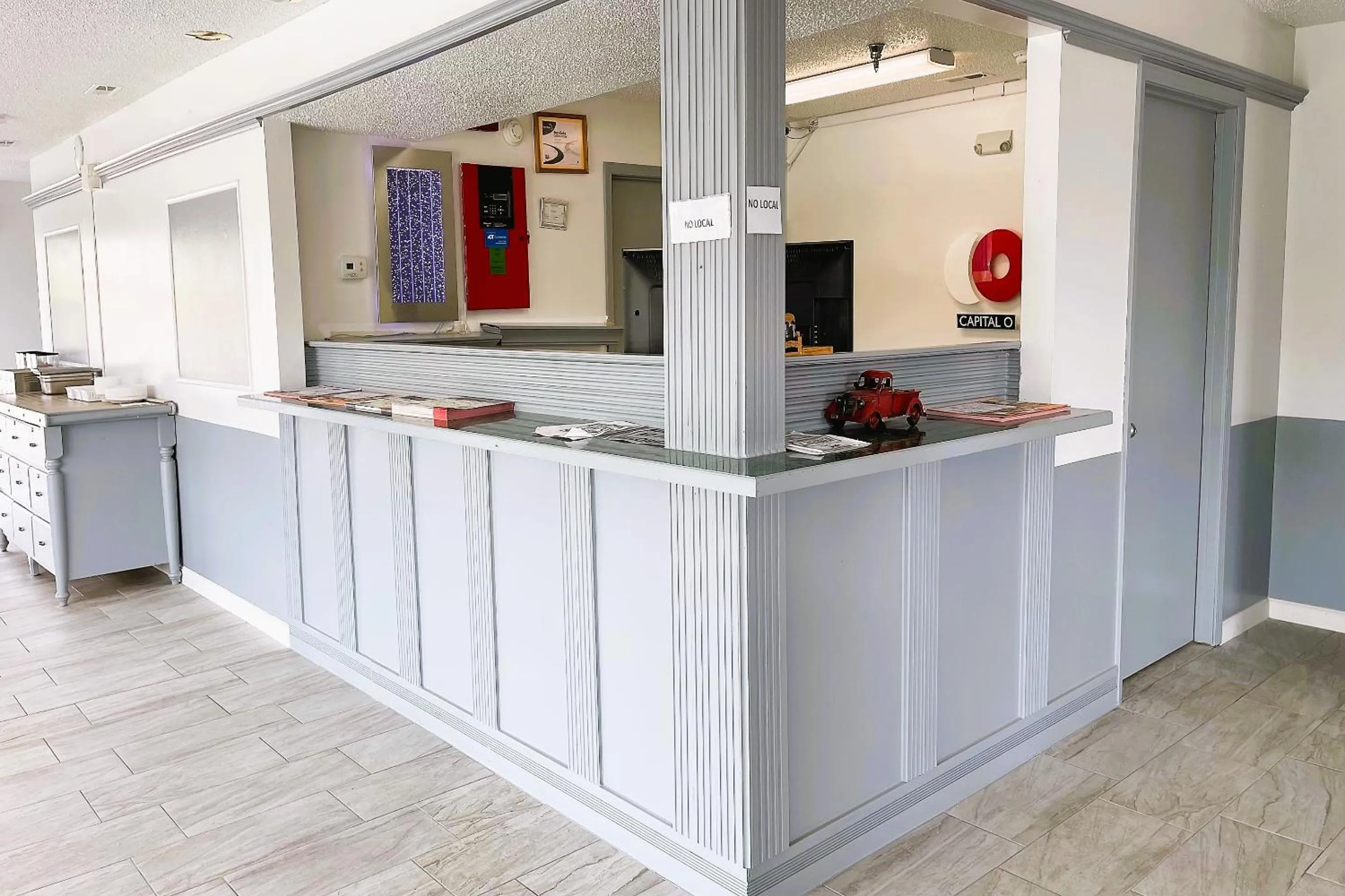 Lobby or reception in Evergreen Inn