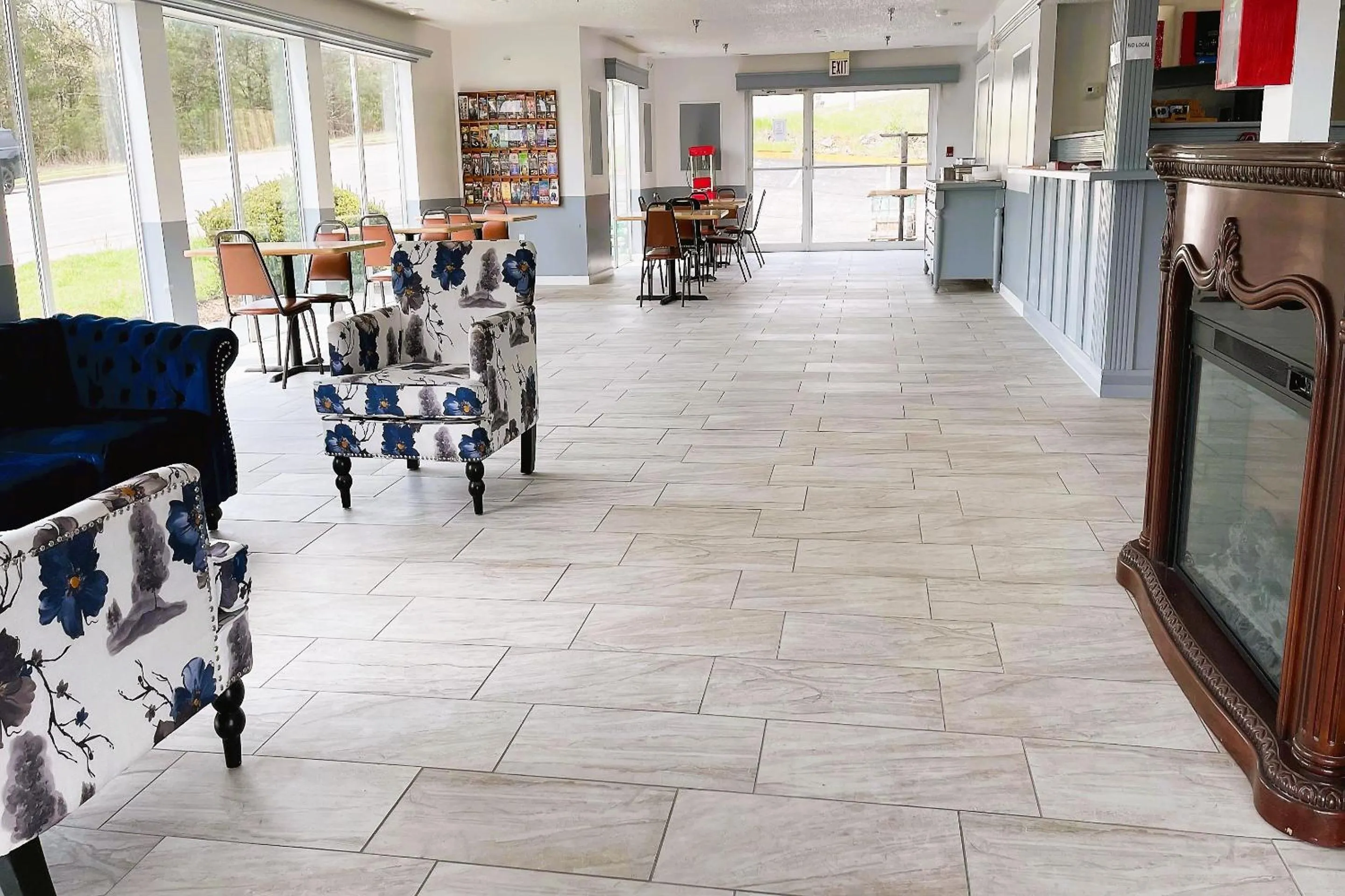 Lobby or reception in Evergreen Inn