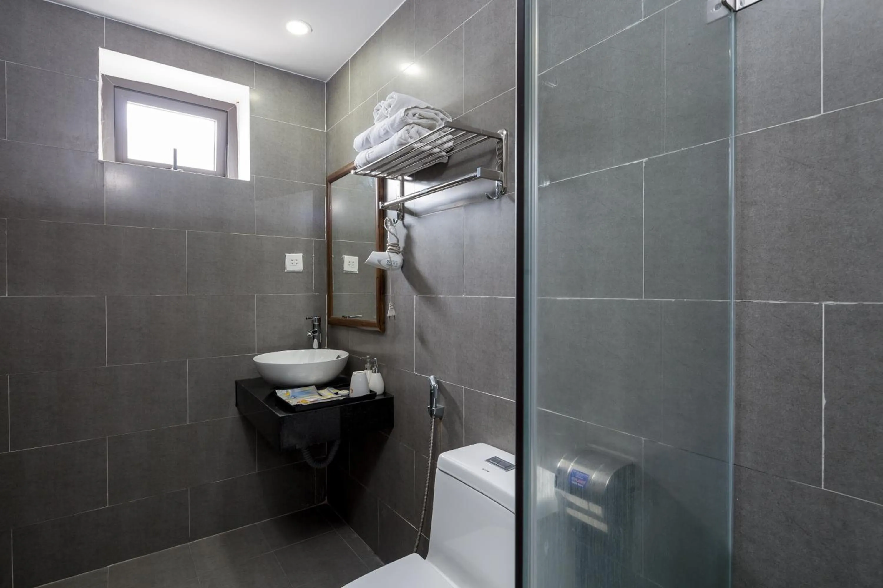 Toilet in Hana Hotel Da Nang