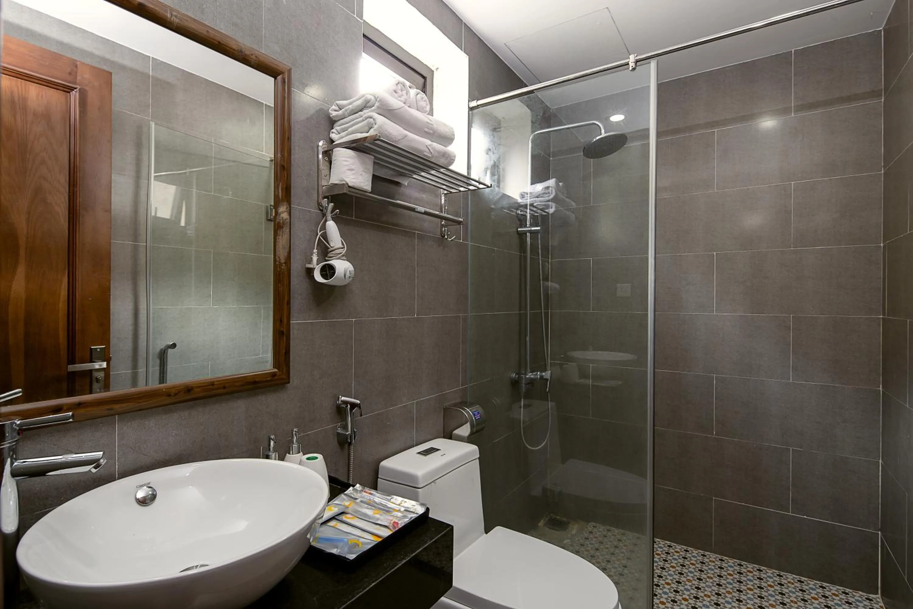 Shower in Hana Hotel Da Nang