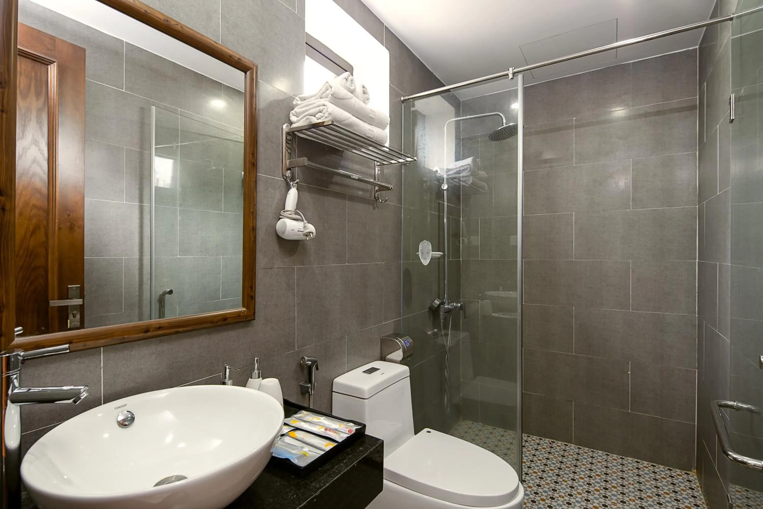 Shower in Hana Hotel Da Nang